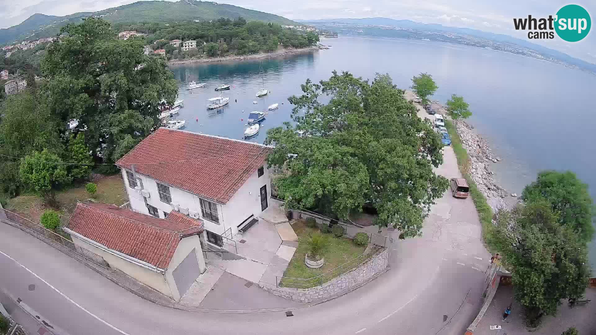 Spletna kamera pristanišče Ika – Pogled v živo na pristanišče in luči Opatije