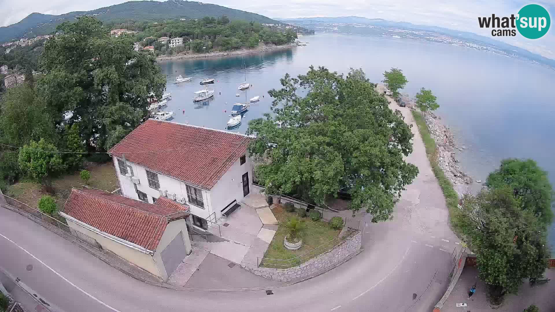 Web kamera luka Ika – Pogled uživo na luku i svjetla Opatije