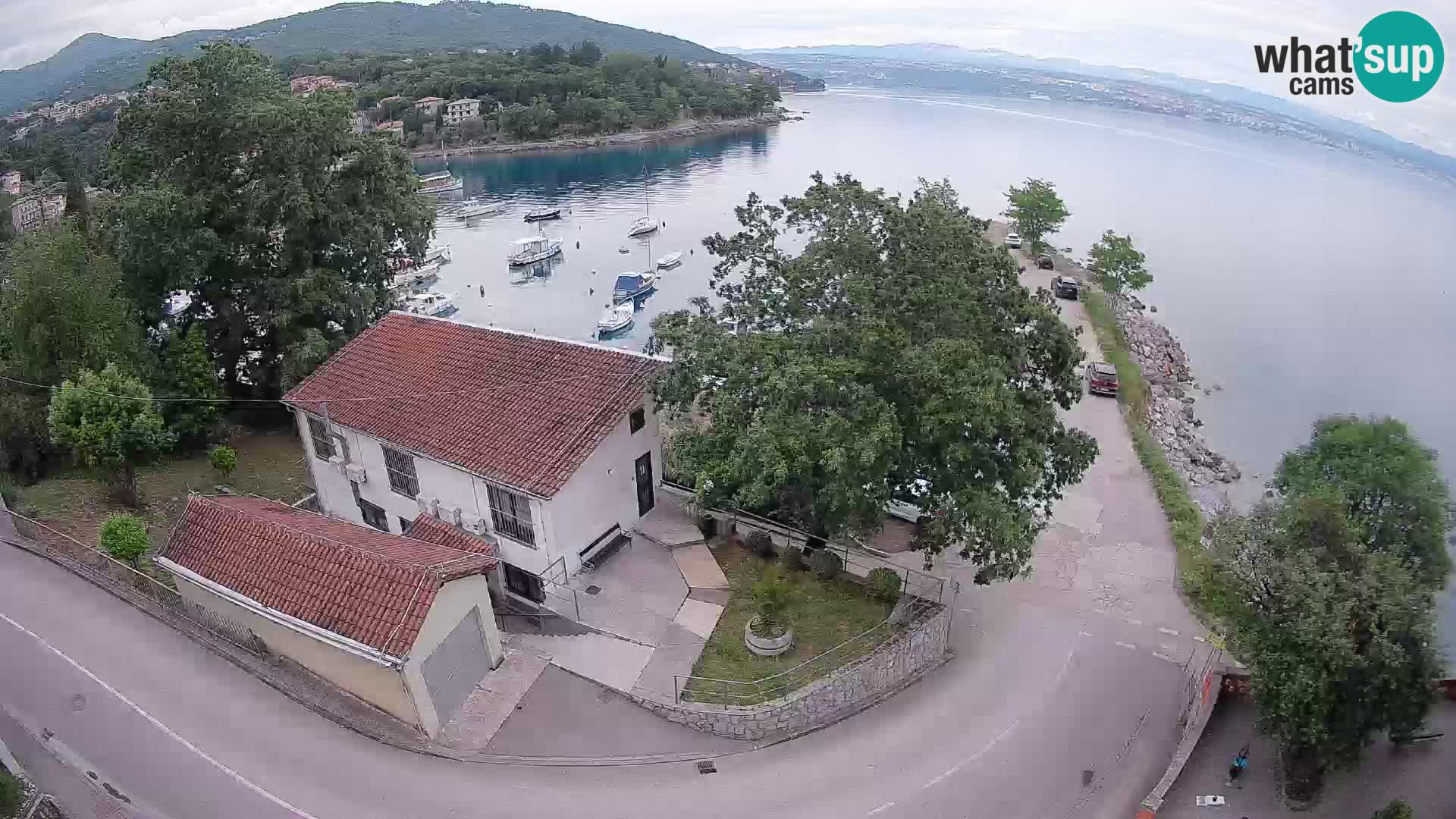 Web kamera luka Ika – Pogled uživo na luku i svjetla Opatije