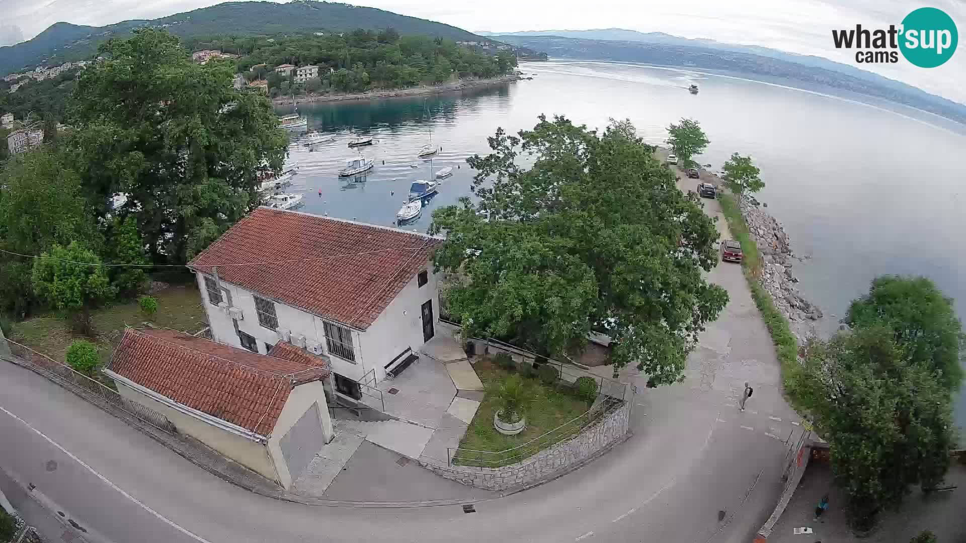 Spletna kamera pristanišče Ika – Pogled v živo na pristanišče in luči Opatije