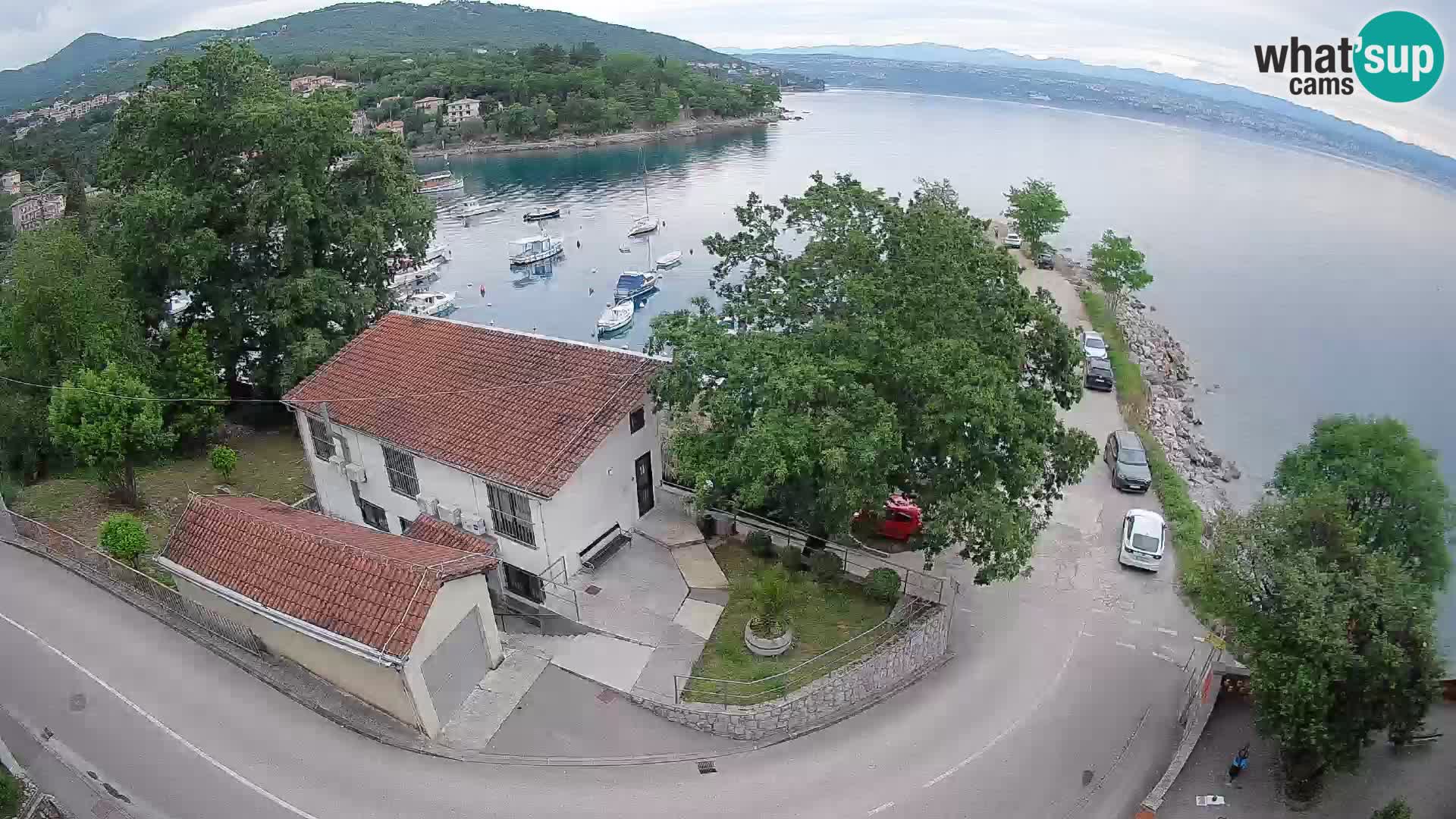 Spletna kamera pristanišče Ika – Pogled v živo na pristanišče in luči Opatije