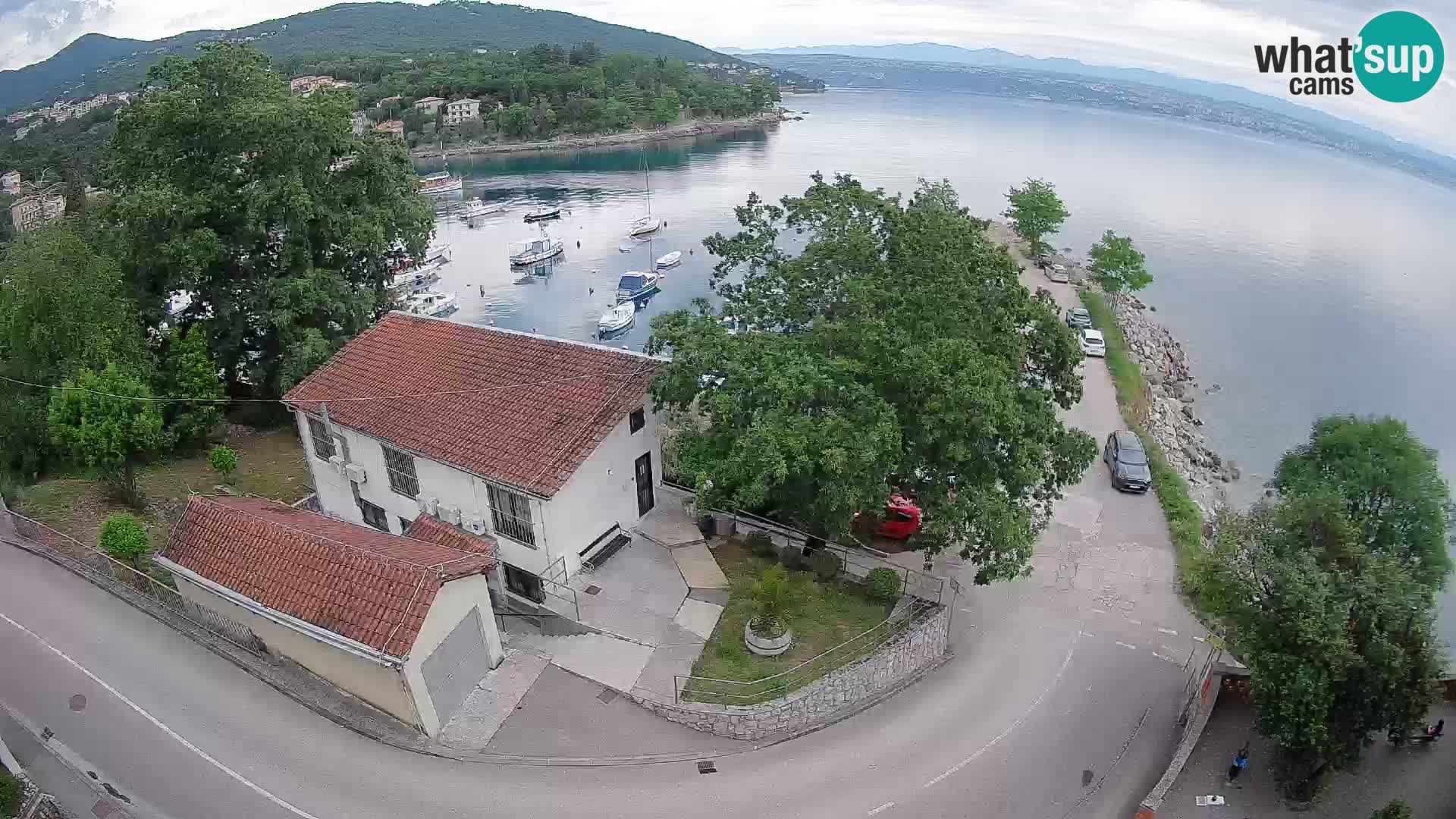 Spletna kamera pristanišče Ika – Pogled v živo na pristanišče in luči Opatije