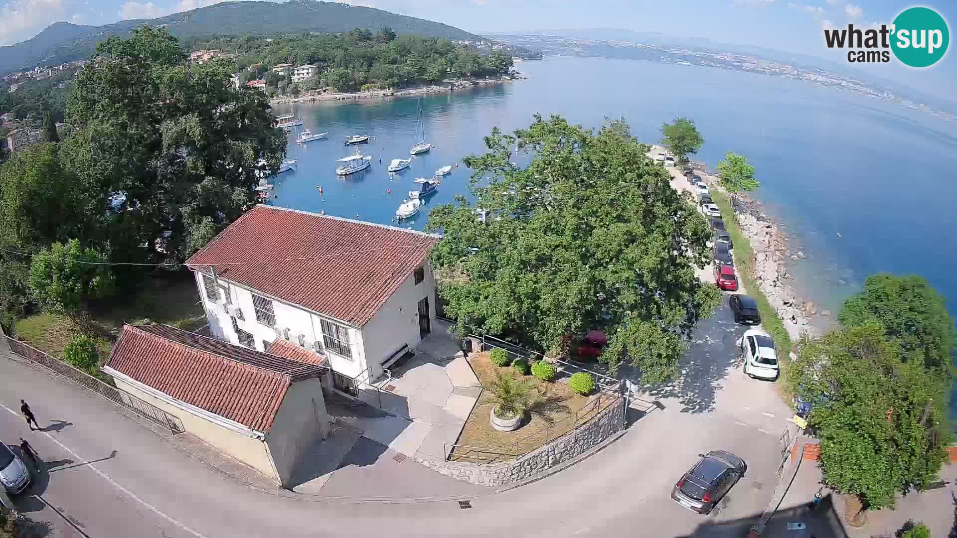 Spletna kamera pristanišče Ika – Pogled v živo na pristanišče in luči Opatije