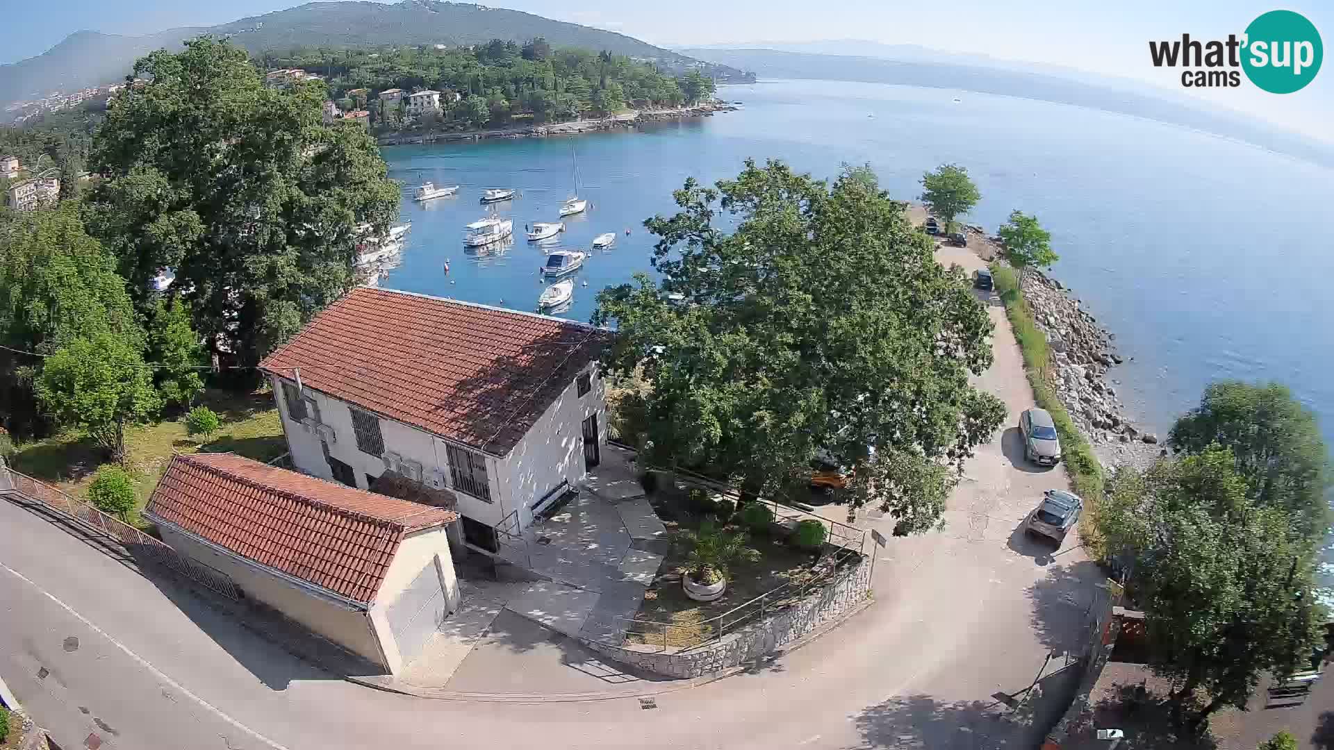 Spletna kamera pristanišče Ika – Pogled v živo na pristanišče in luči Opatije