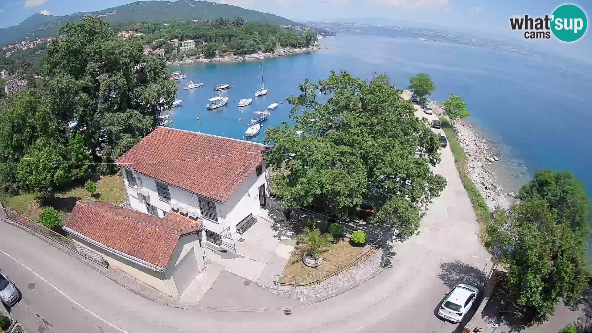 Spletna kamera pristanišče Ika – Pogled v živo na pristanišče in luči Opatije