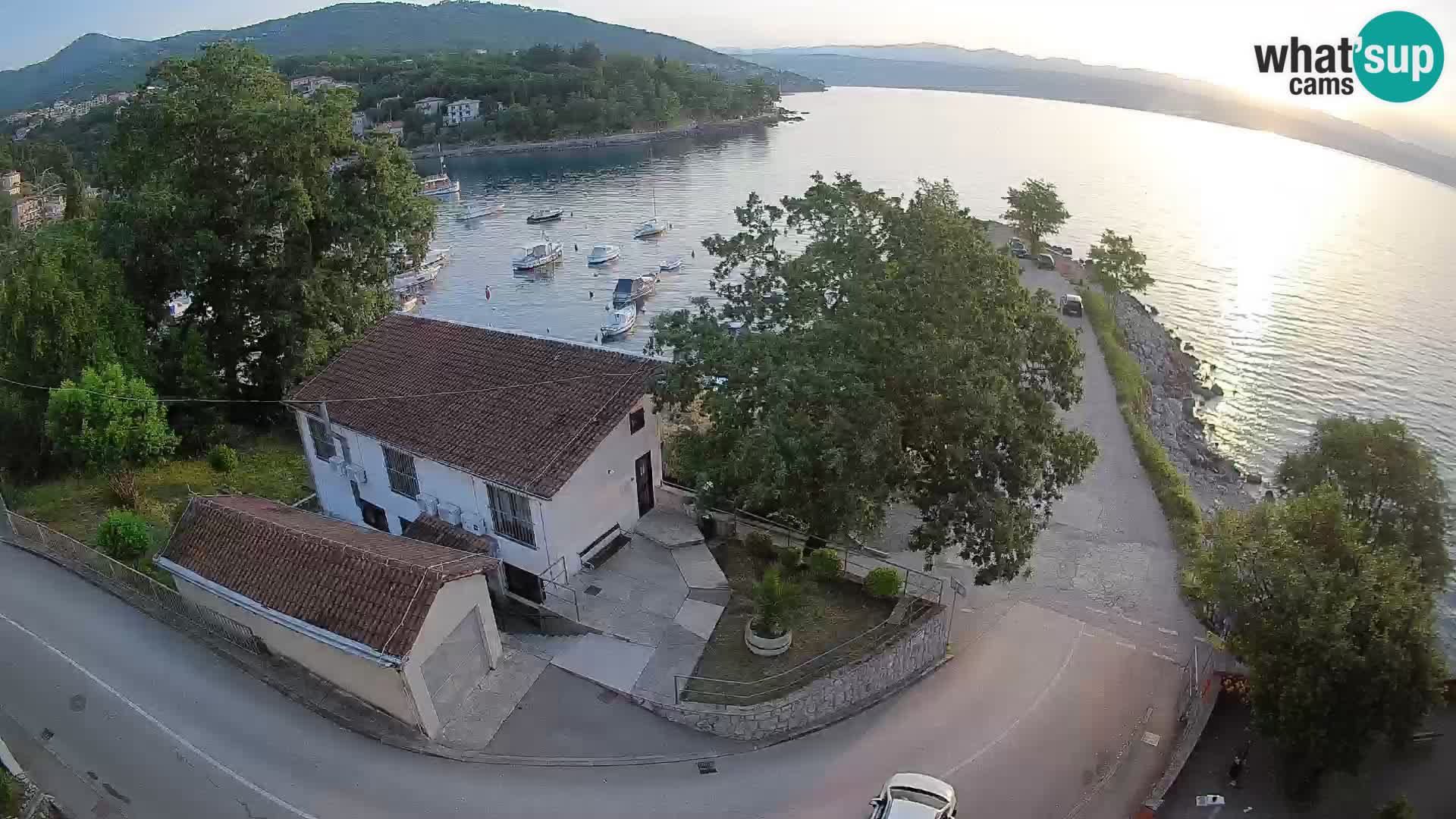 Spletna kamera pristanišče Ika – Pogled v živo na pristanišče in luči Opatije