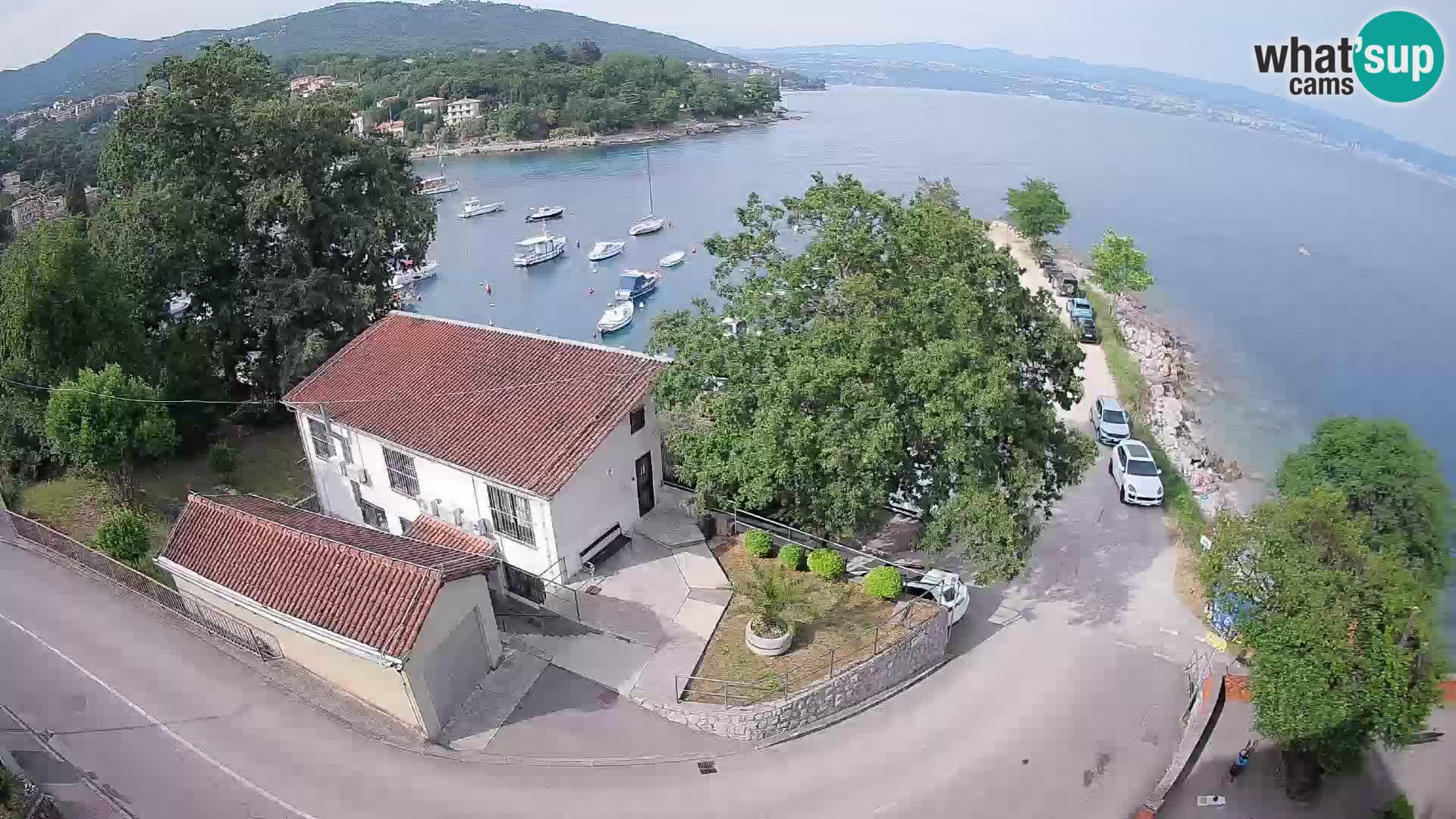 Spletna kamera pristanišče Ika – Pogled v živo na pristanišče in luči Opatije