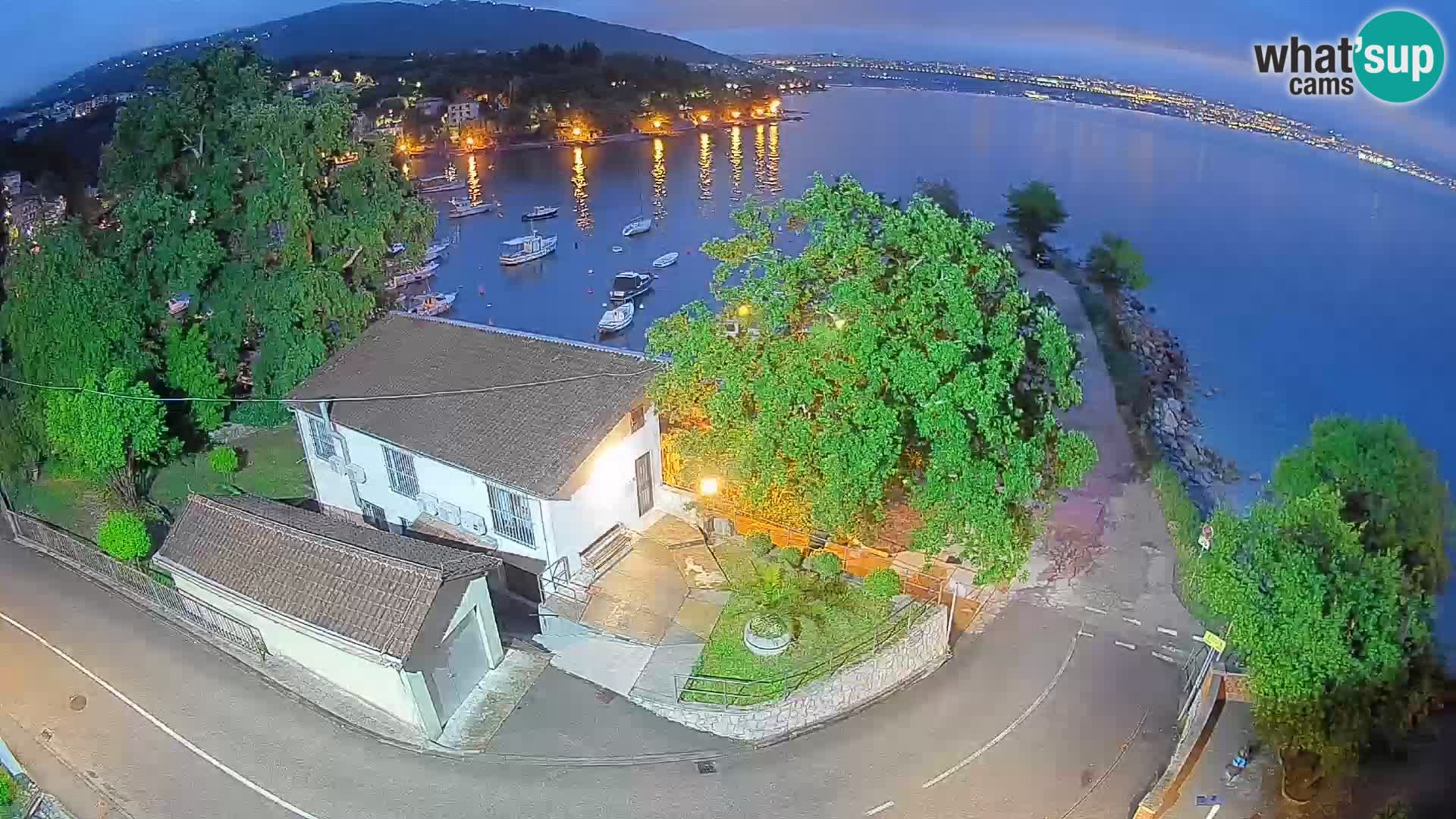 Ika Harbor Webcam – LIVE View of the Harbor and Opatija Lights