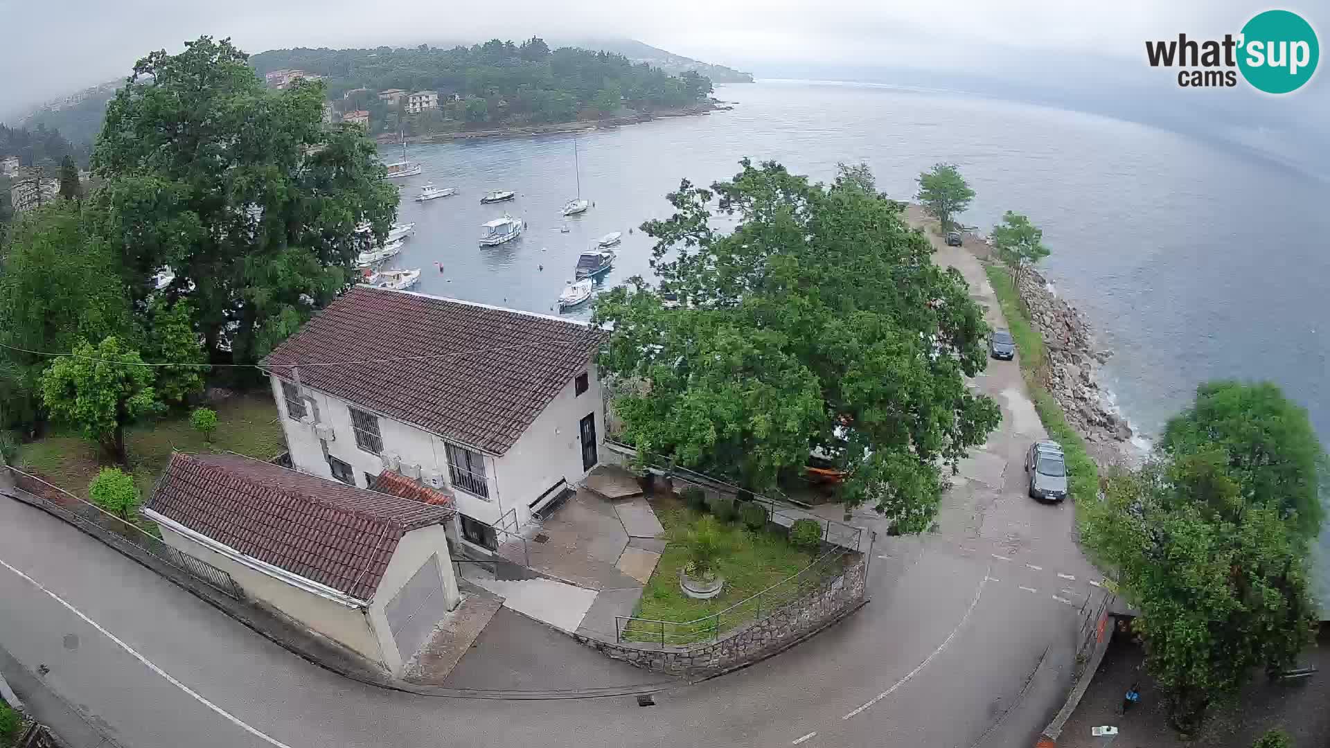 Spletna kamera pristanišče Ika – Pogled v živo na pristanišče in luči Opatije