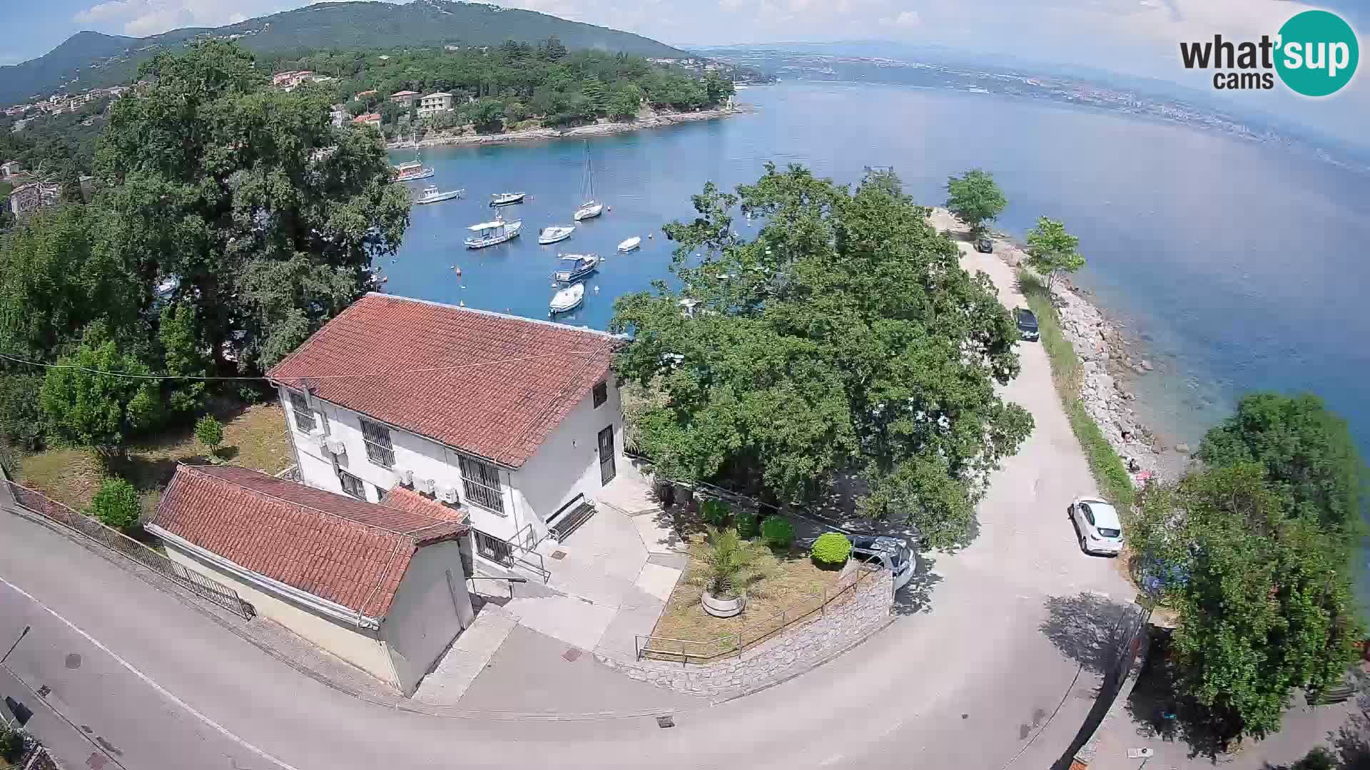 Spletna kamera pristanišče Ika – Pogled v živo na pristanišče in luči Opatije