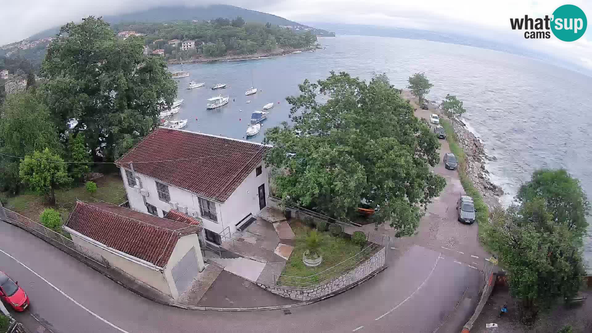 Spletna kamera pristanišče Ika – Pogled v živo na pristanišče in luči Opatije