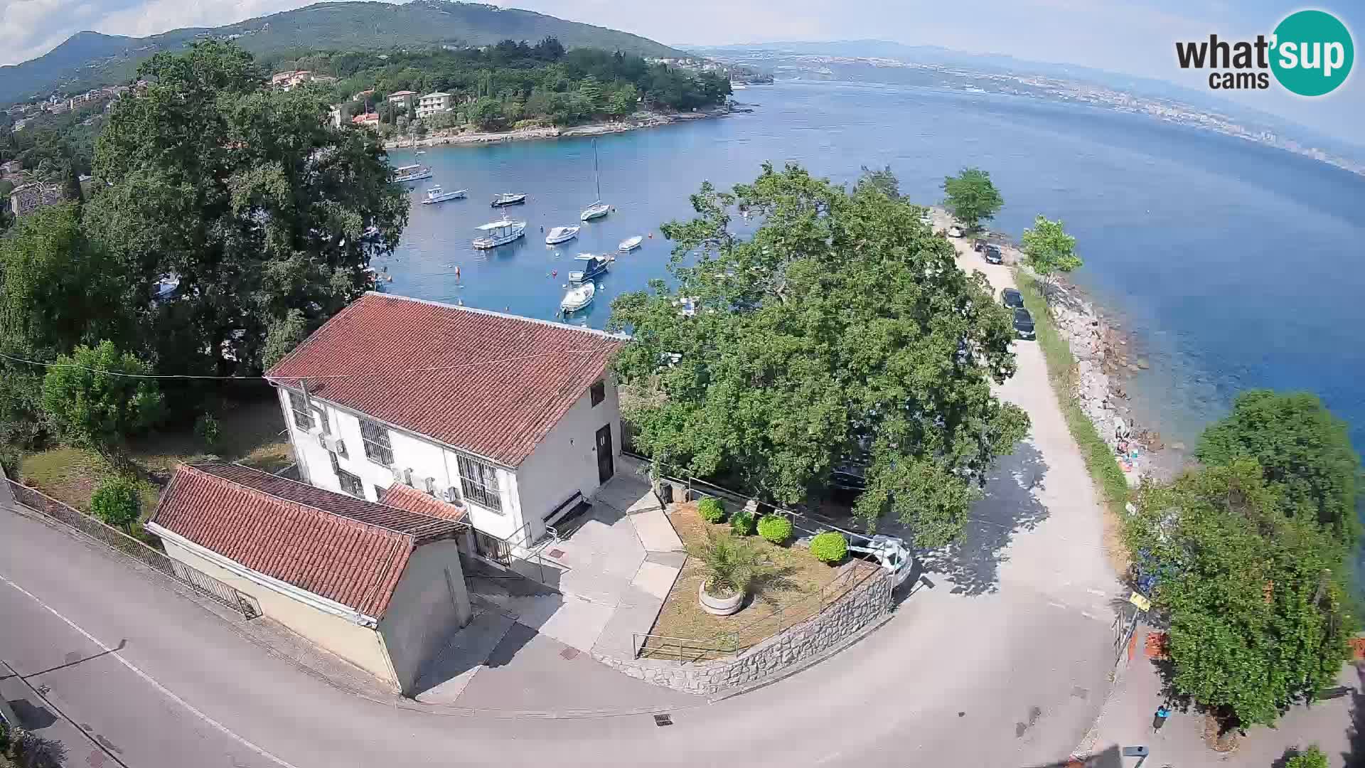 Spletna kamera pristanišče Ika – Pogled v živo na pristanišče in luči Opatije