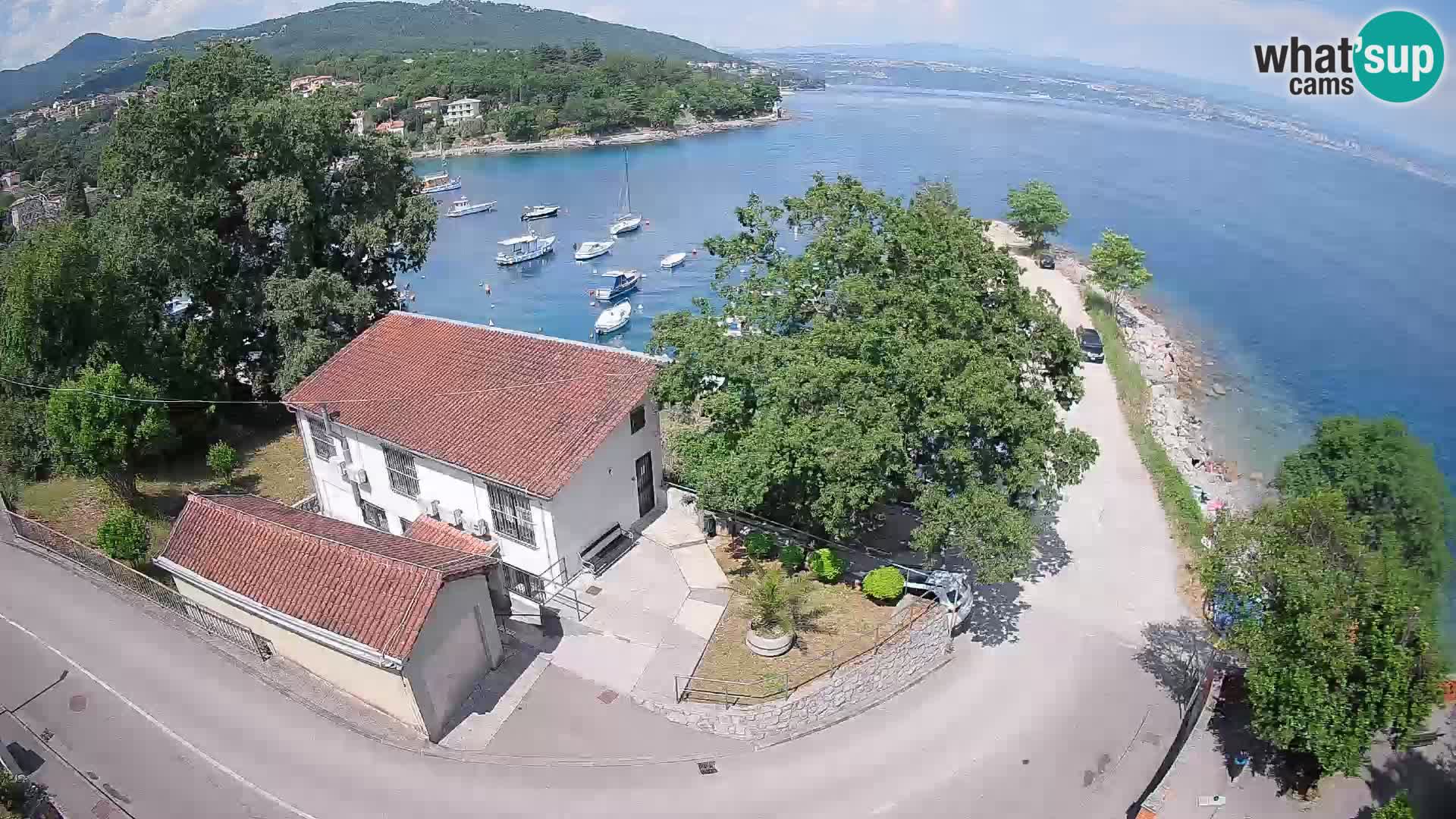 Web kamera luka Ika – Pogled uživo na luku i svjetla Opatije