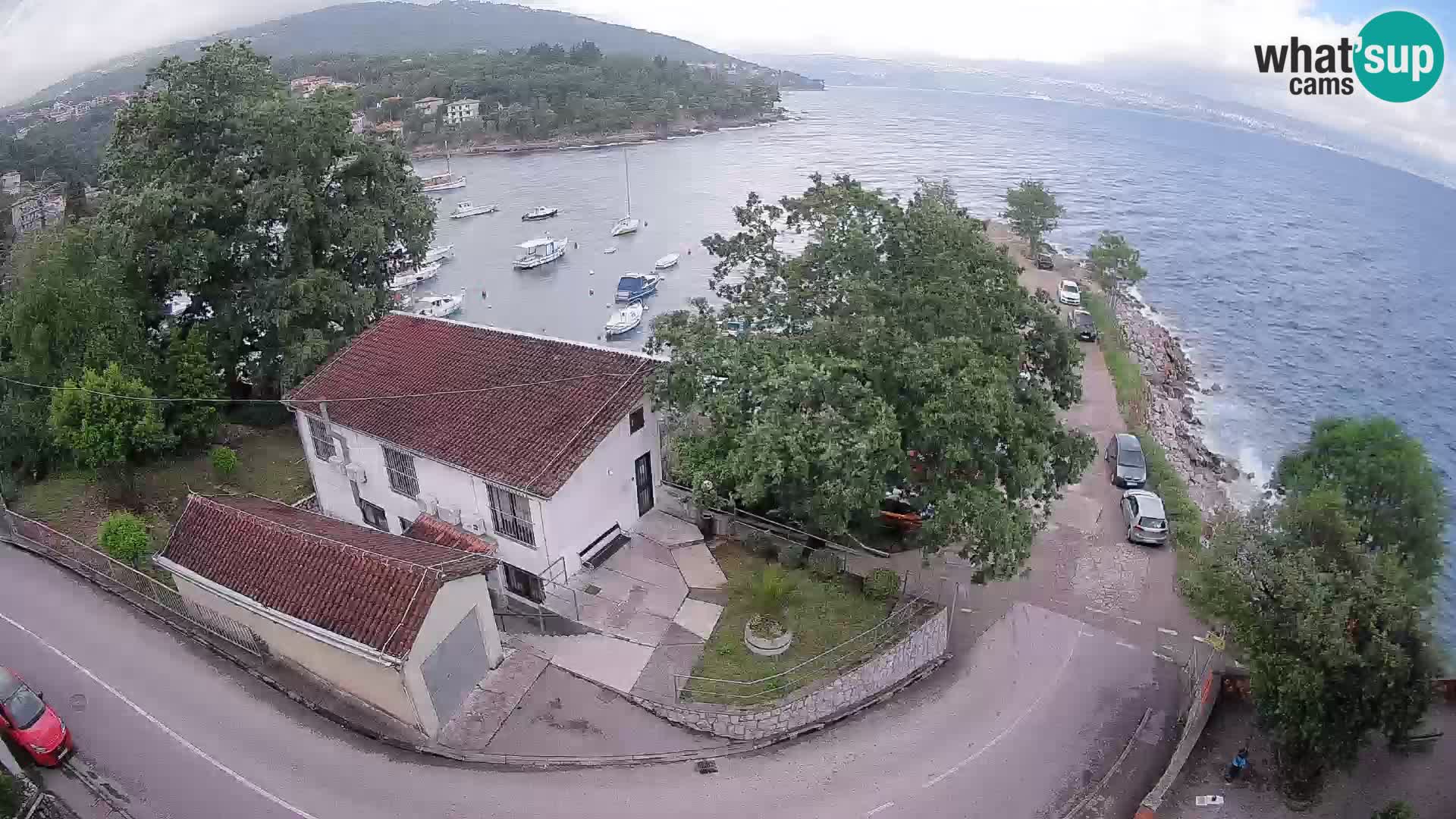 Spletna kamera pristanišče Ika – Pogled v živo na pristanišče in luči Opatije