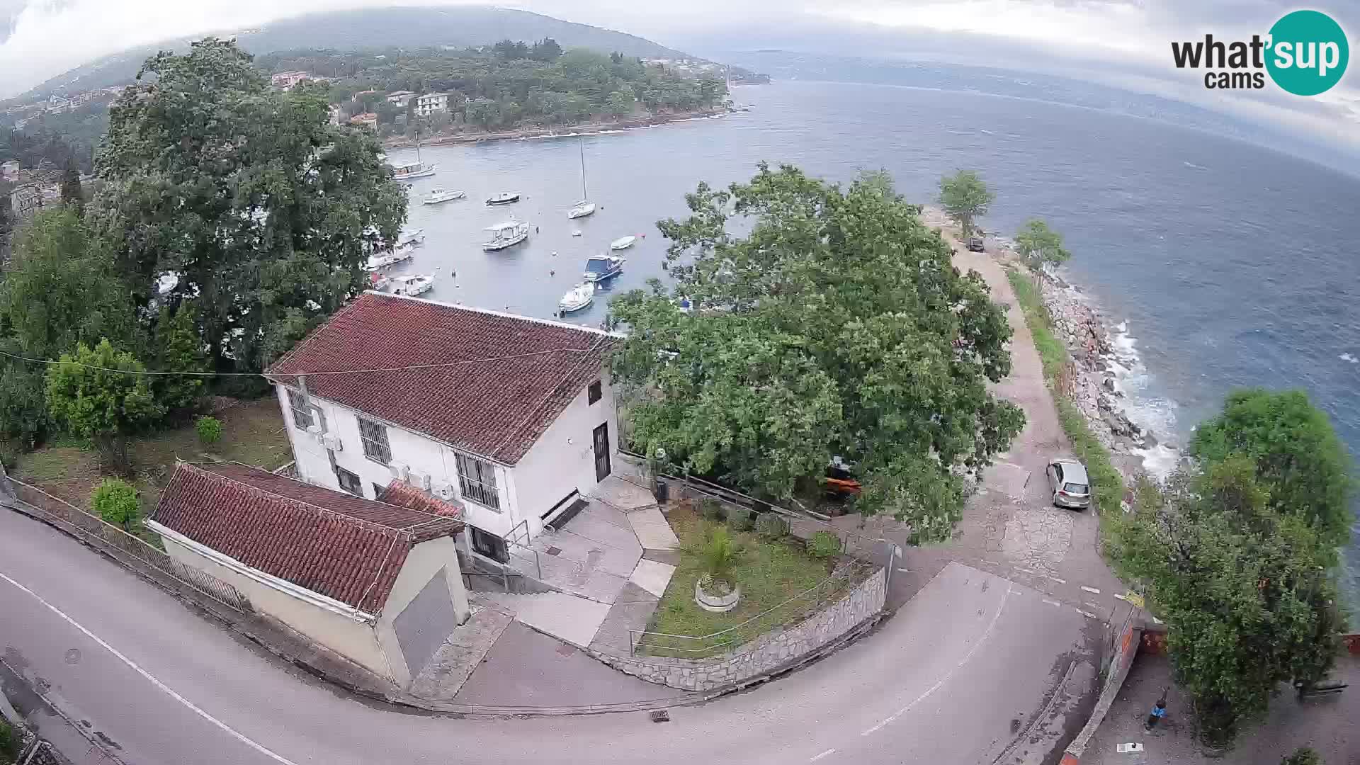 Spletna kamera pristanišče Ika – Pogled v živo na pristanišče in luči Opatije