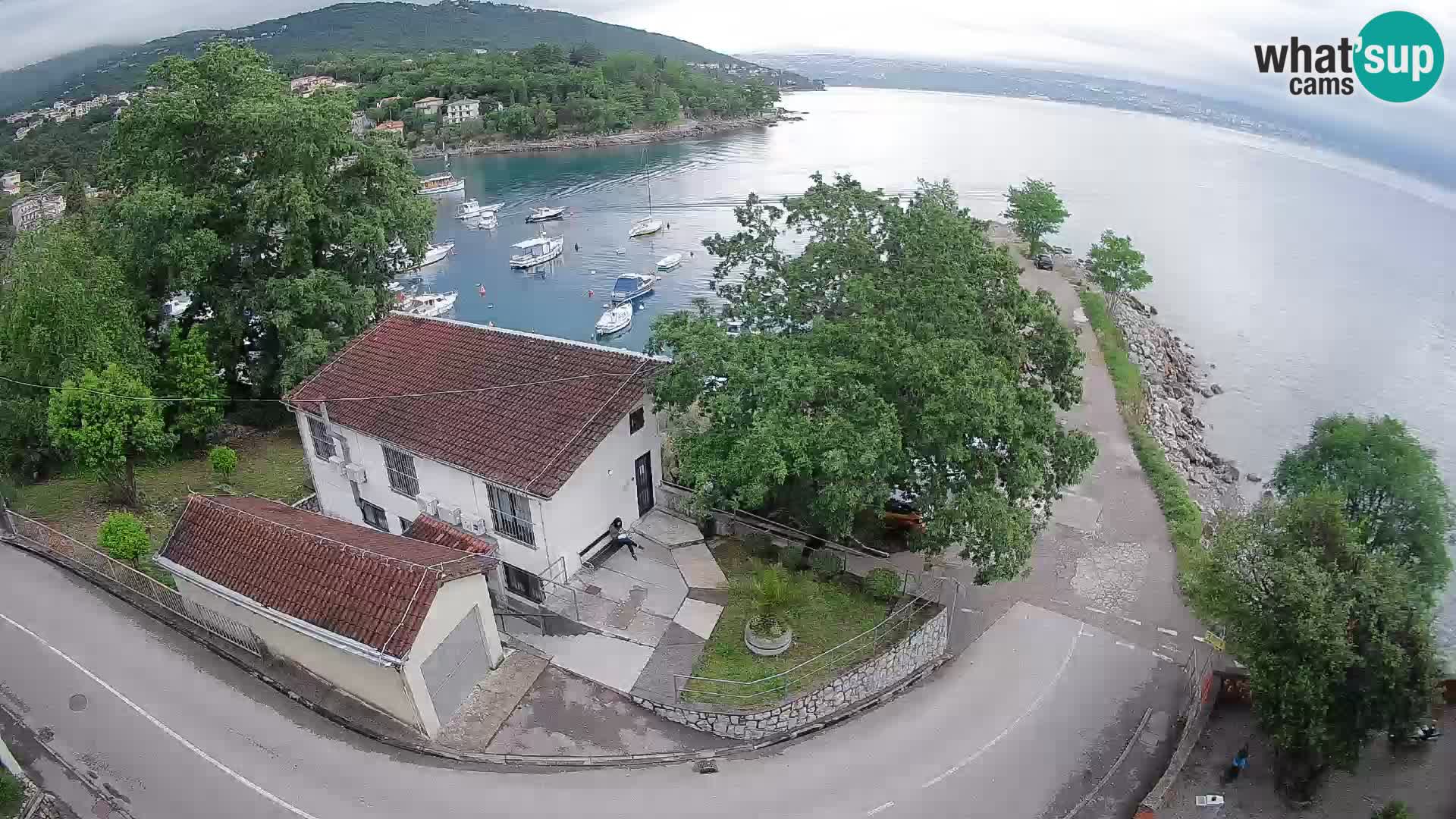 Spletna kamera pristanišče Ika – Pogled v živo na pristanišče in luči Opatije