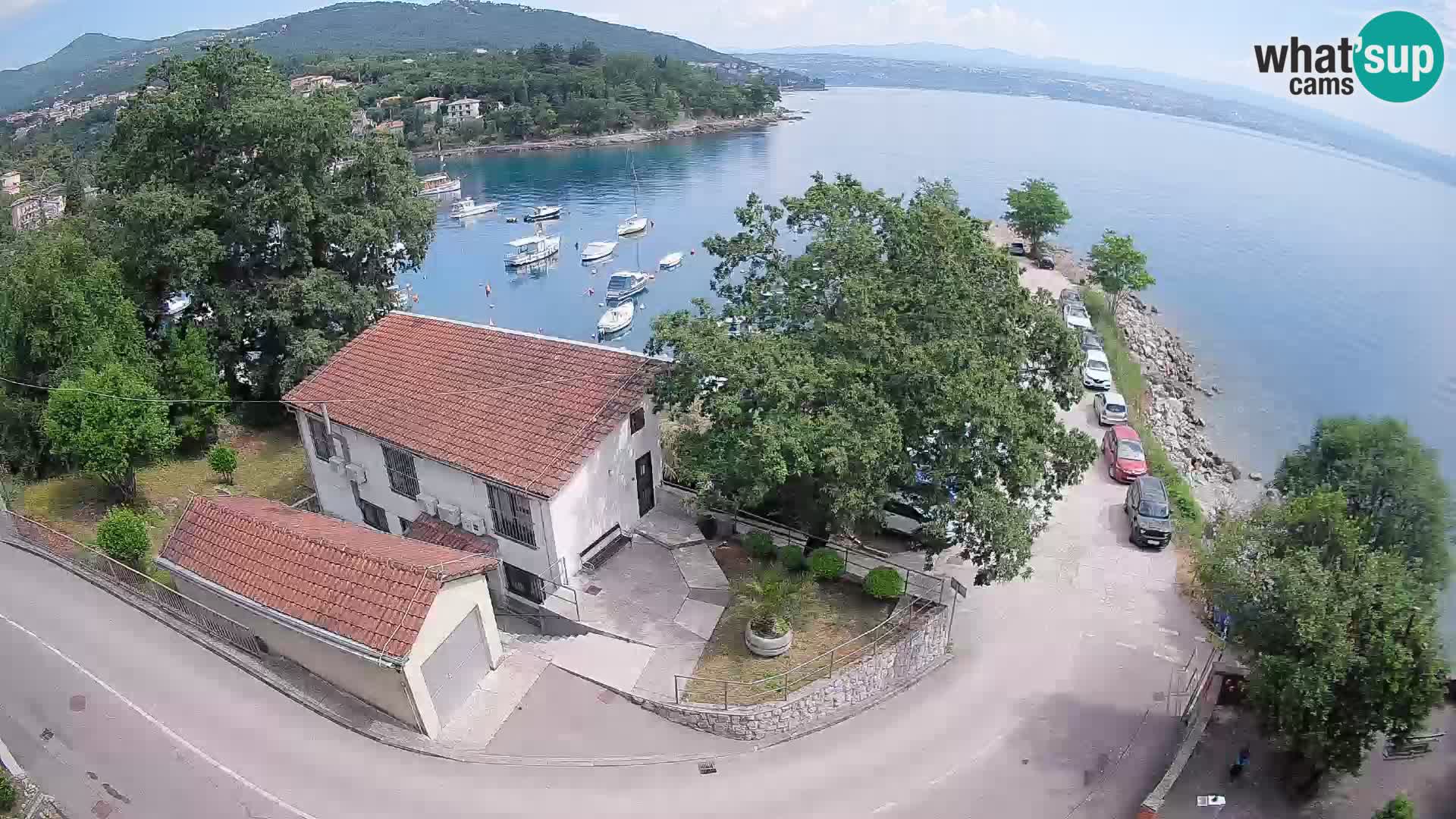 Spletna kamera pristanišče Ika – Pogled v živo na pristanišče in luči Opatije
