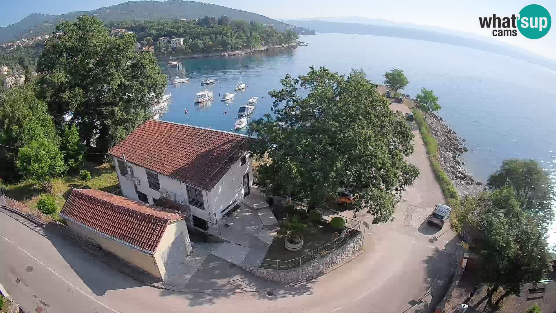 Spletna kamera pristanišče Ika – Pogled v živo na pristanišče in luči Opatije