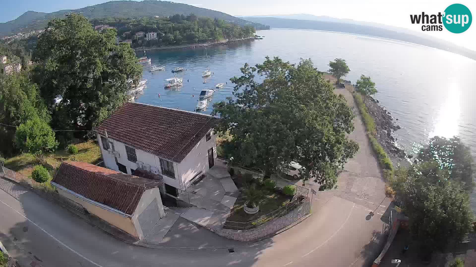 Spletna kamera pristanišče Ika – Pogled v živo na pristanišče in luči Opatije