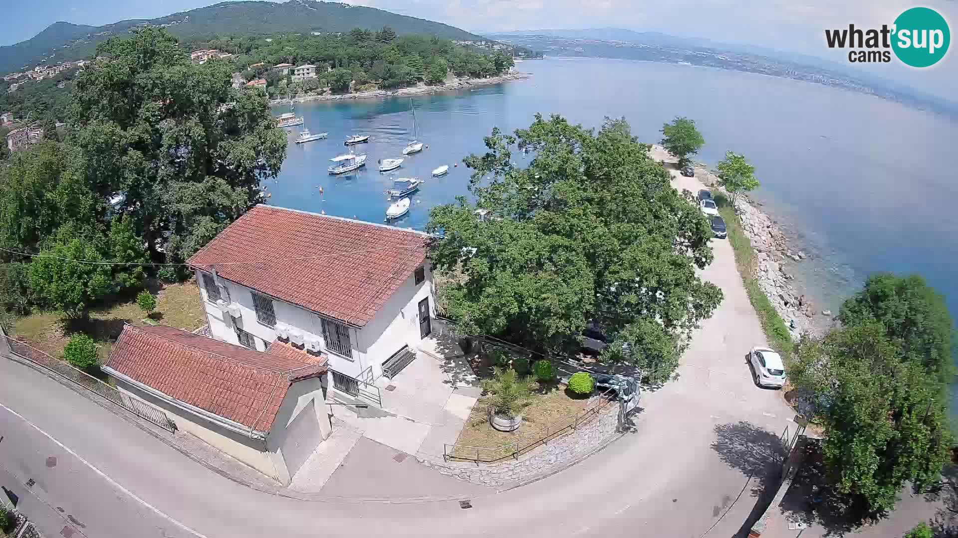 Spletna kamera pristanišče Ika – Pogled v živo na pristanišče in luči Opatije