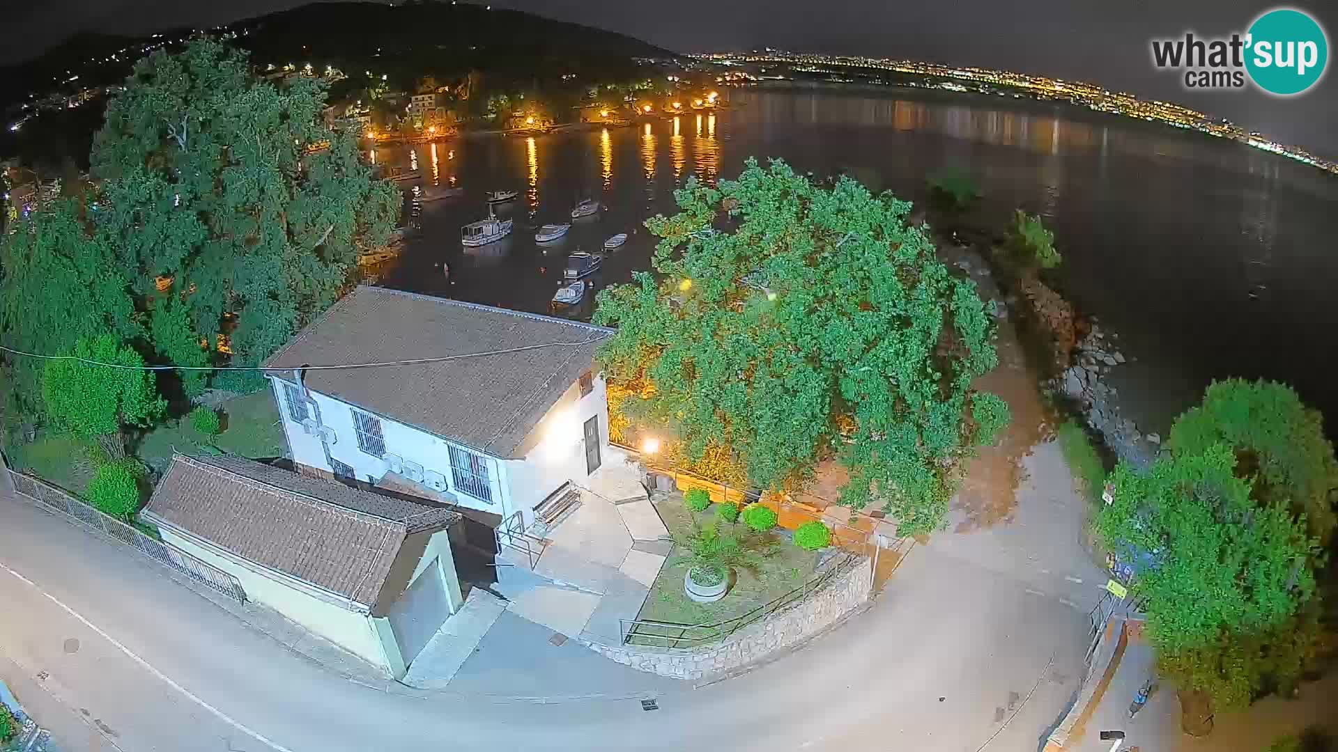 Spletna kamera pristanišče Ika – Pogled v živo na pristanišče in luči Opatije