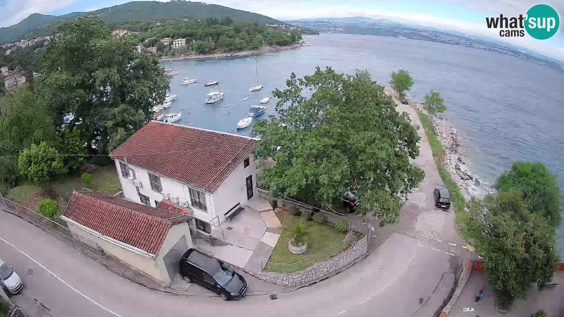 Spletna kamera pristanišče Ika – Pogled v živo na pristanišče in luči Opatije