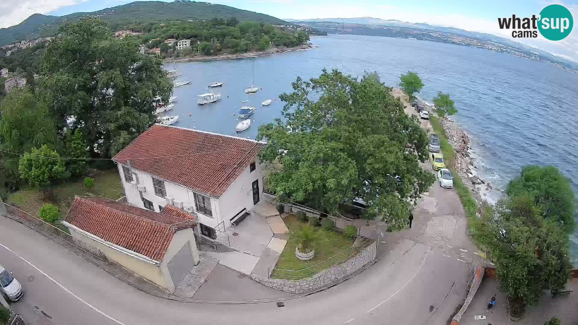 Spletna kamera pristanišče Ika – Pogled v živo na pristanišče in luči Opatije
