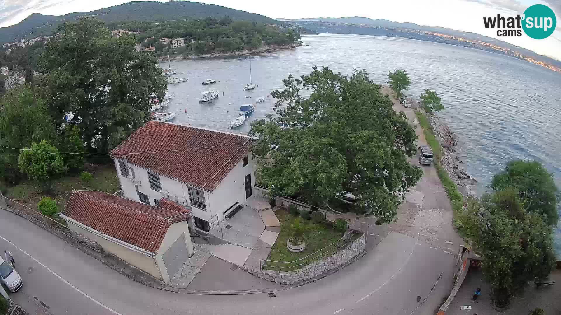 Web kamera luka Ika – Pogled uživo na luku i svjetla Opatije