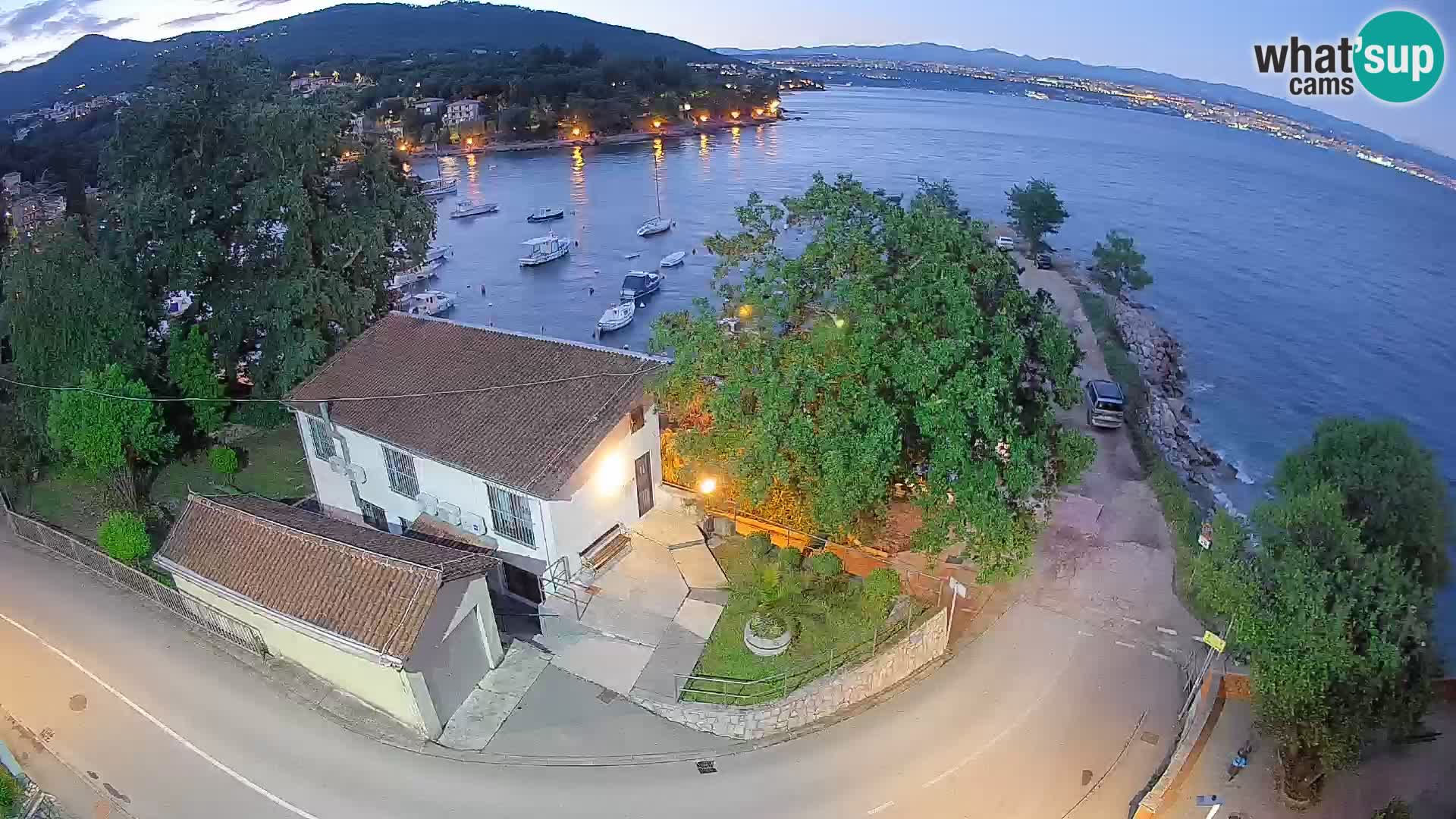 Ika Harbor Webcam – LIVE View of the Harbor and Opatija Lights