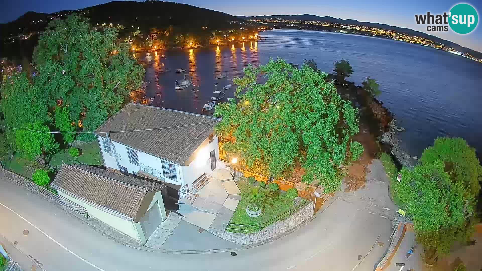 Ika Harbor Webcam – LIVE View of the Harbor and Opatija Lights
