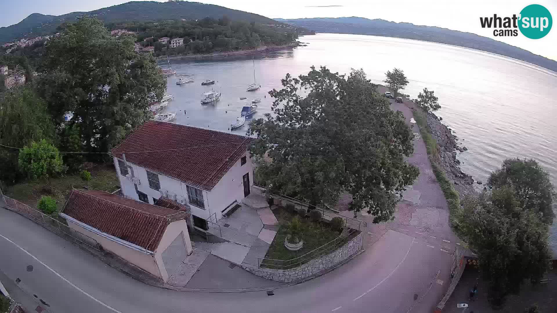 Web kamera luka Ika – Pogled uživo na luku i svjetla Opatije