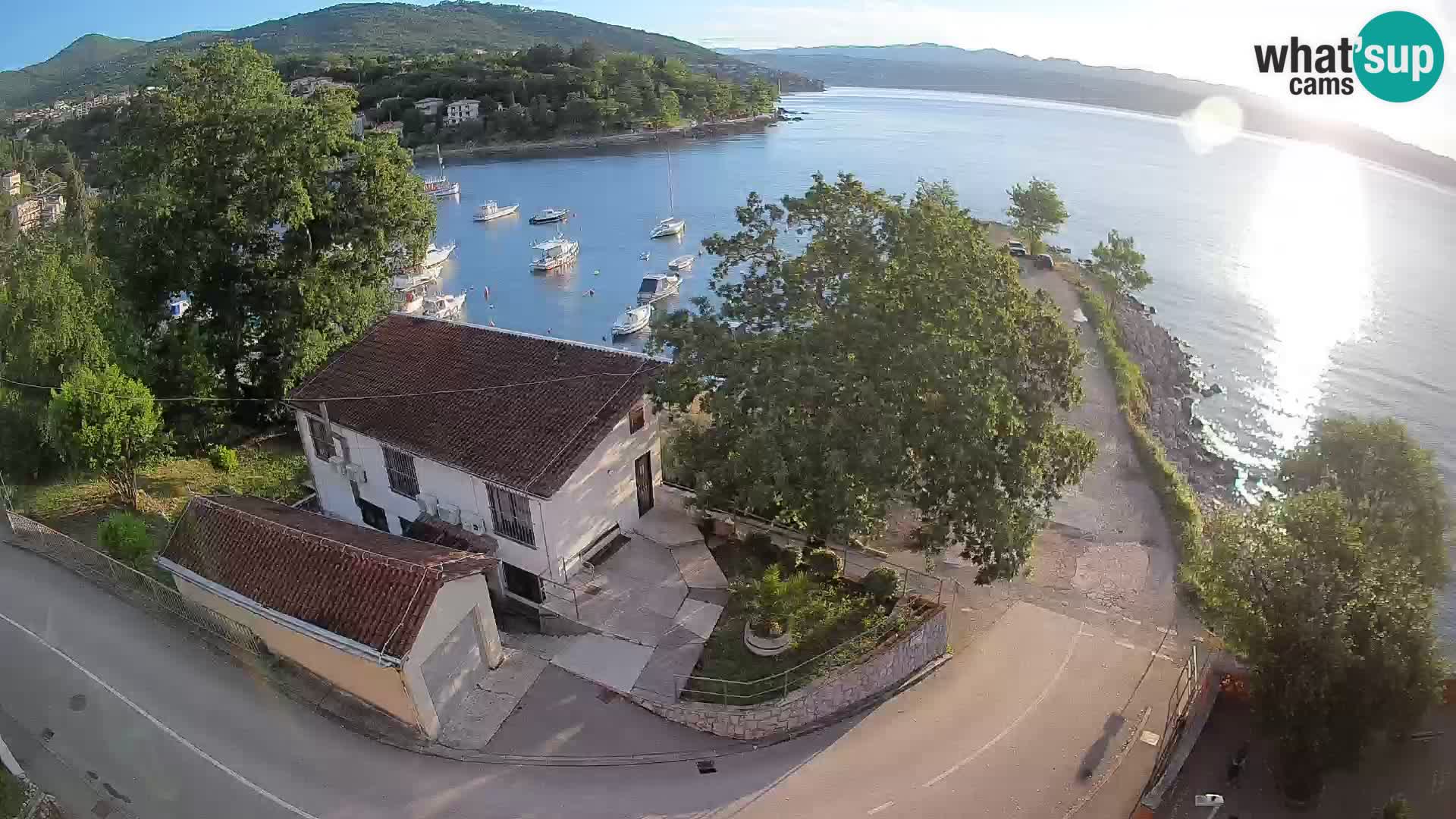 Web kamera luka Ika – Pogled uživo na luku i svjetla Opatije