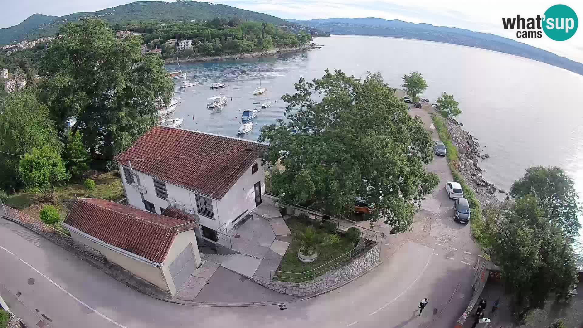 Spletna kamera pristanišče Ika – Pogled v živo na pristanišče in luči Opatije