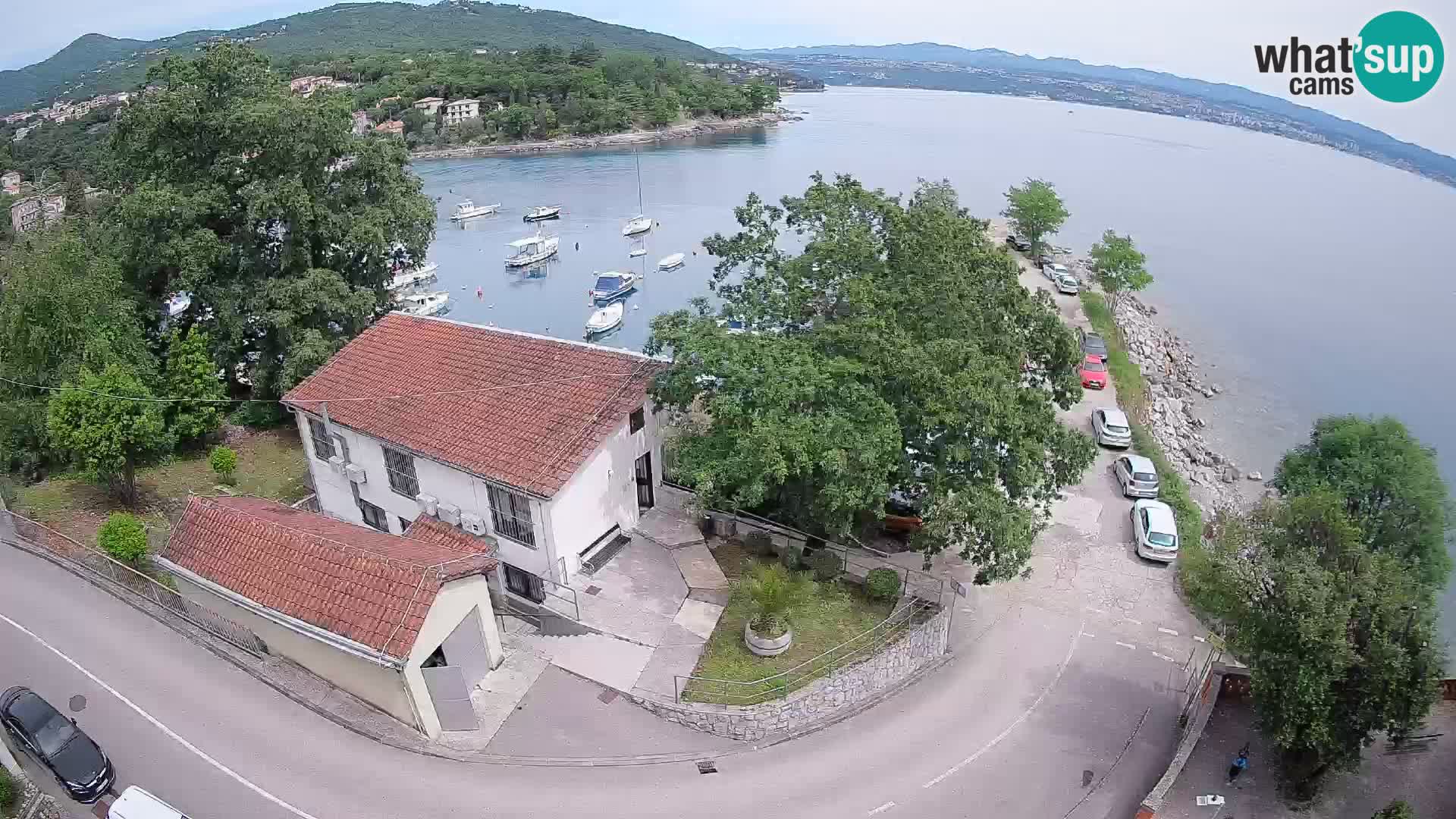 Web kamera luka Ika – Pogled uživo na luku i svjetla Opatije