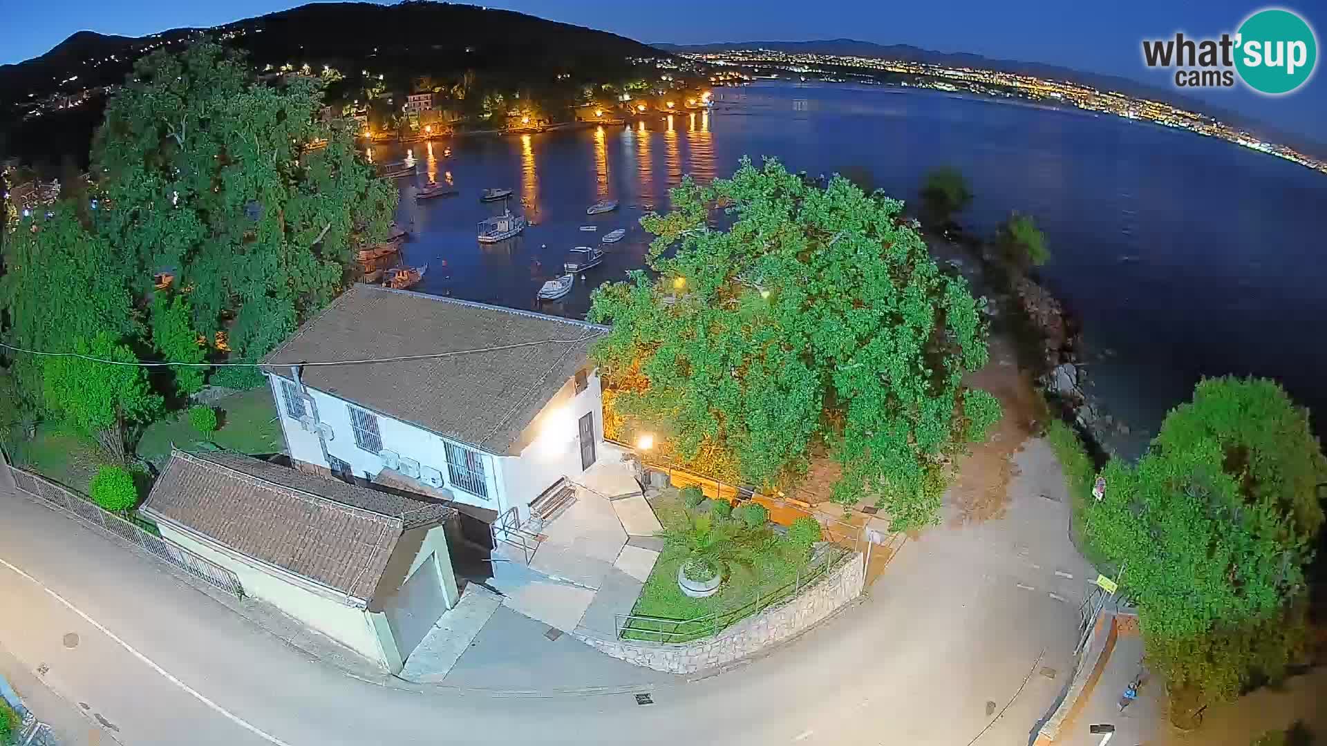 Ika Harbor Webcam – LIVE View of the Harbor and Opatija Lights