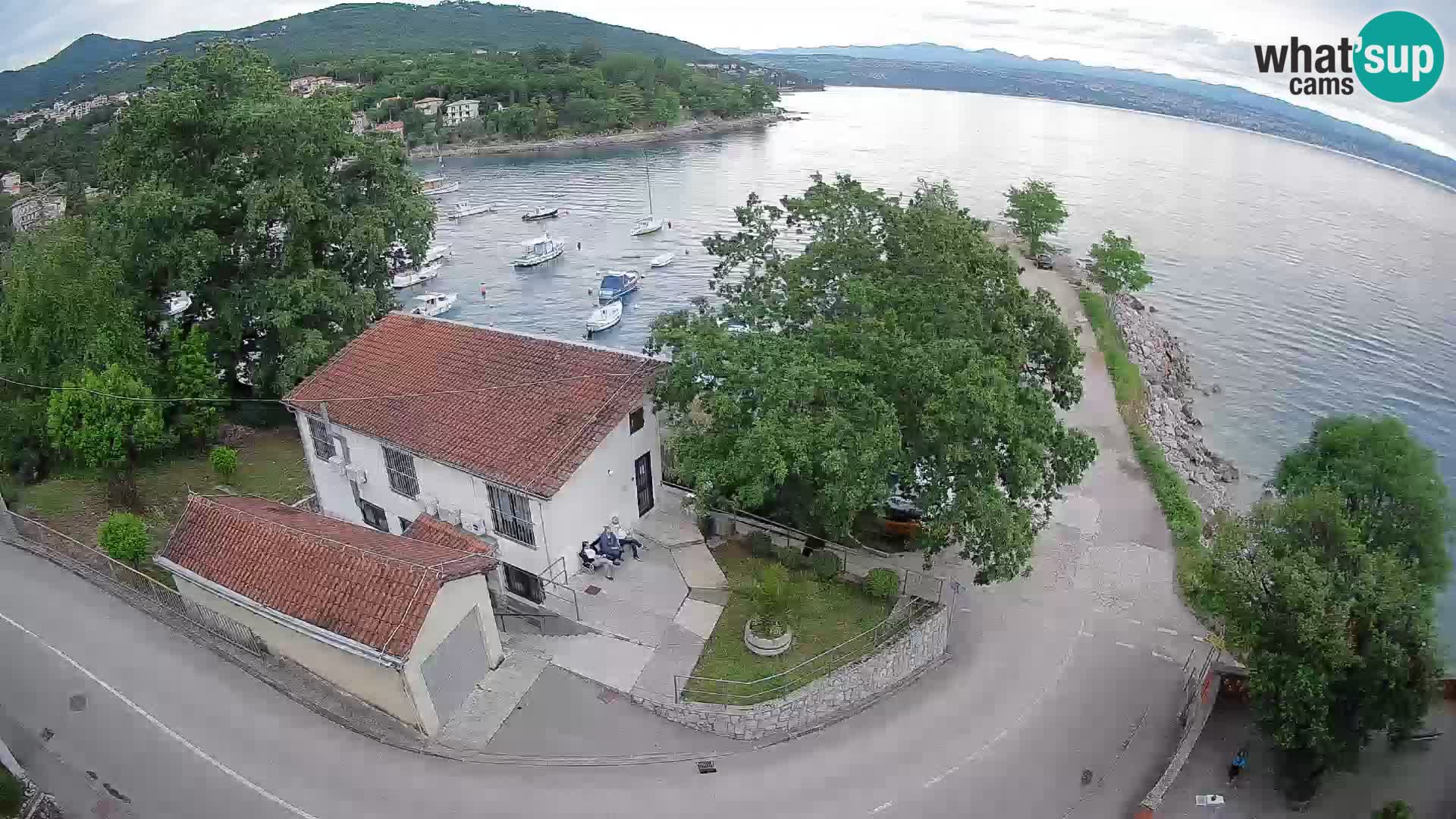 Web kamera luka Ika – Pogled uživo na luku i svjetla Opatije