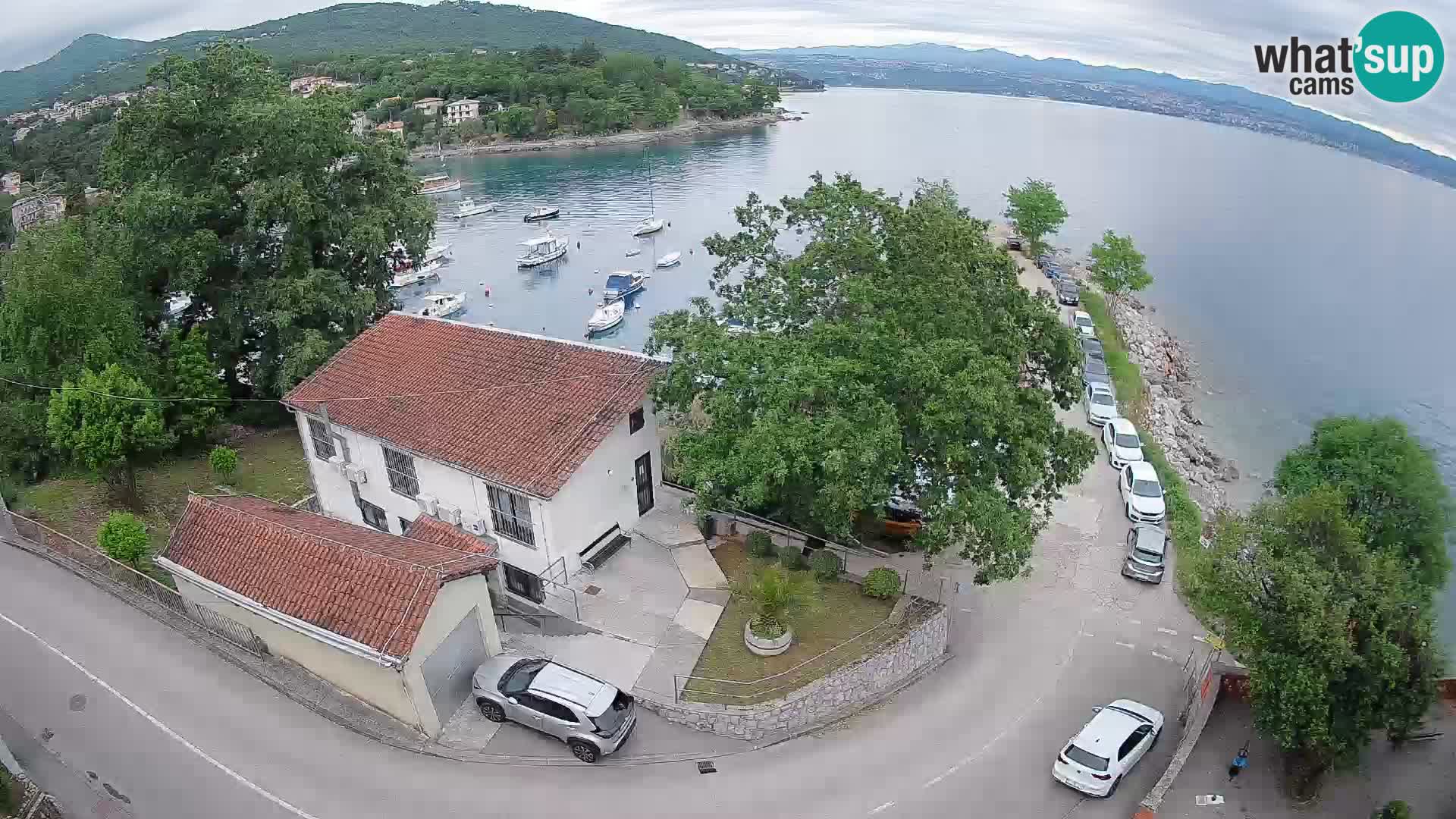 Web kamera luka Ika – Pogled uživo na luku i svjetla Opatije
