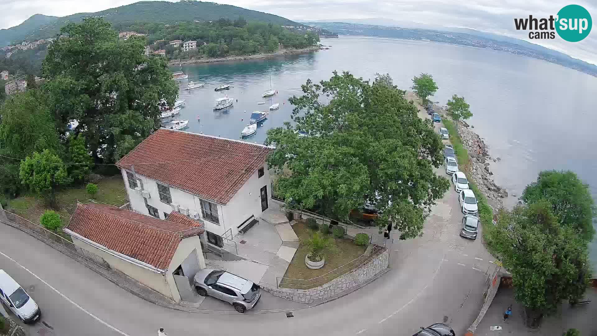 Spletna kamera pristanišče Ika – Pogled v živo na pristanišče in luči Opatije
