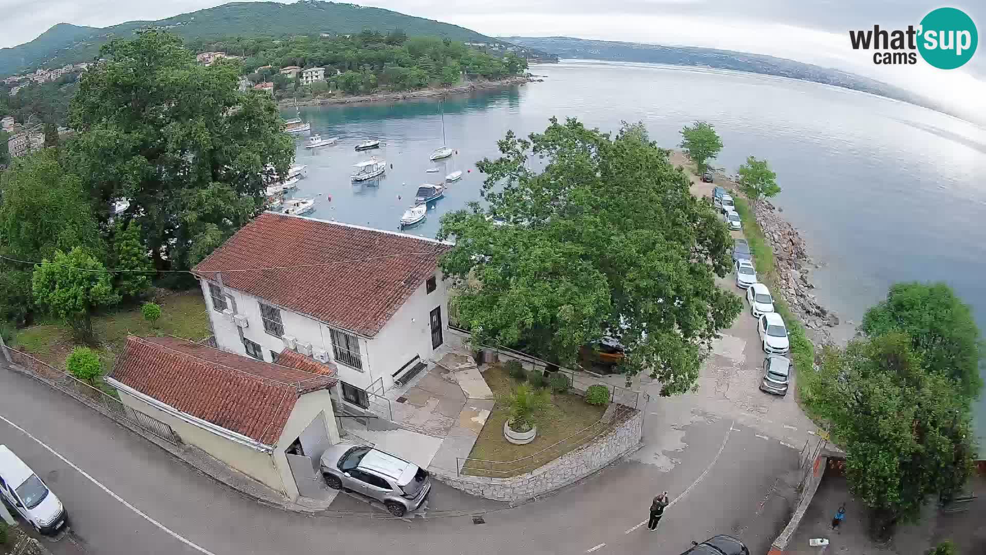 Spletna kamera pristanišče Ika – Pogled v živo na pristanišče in luči Opatije