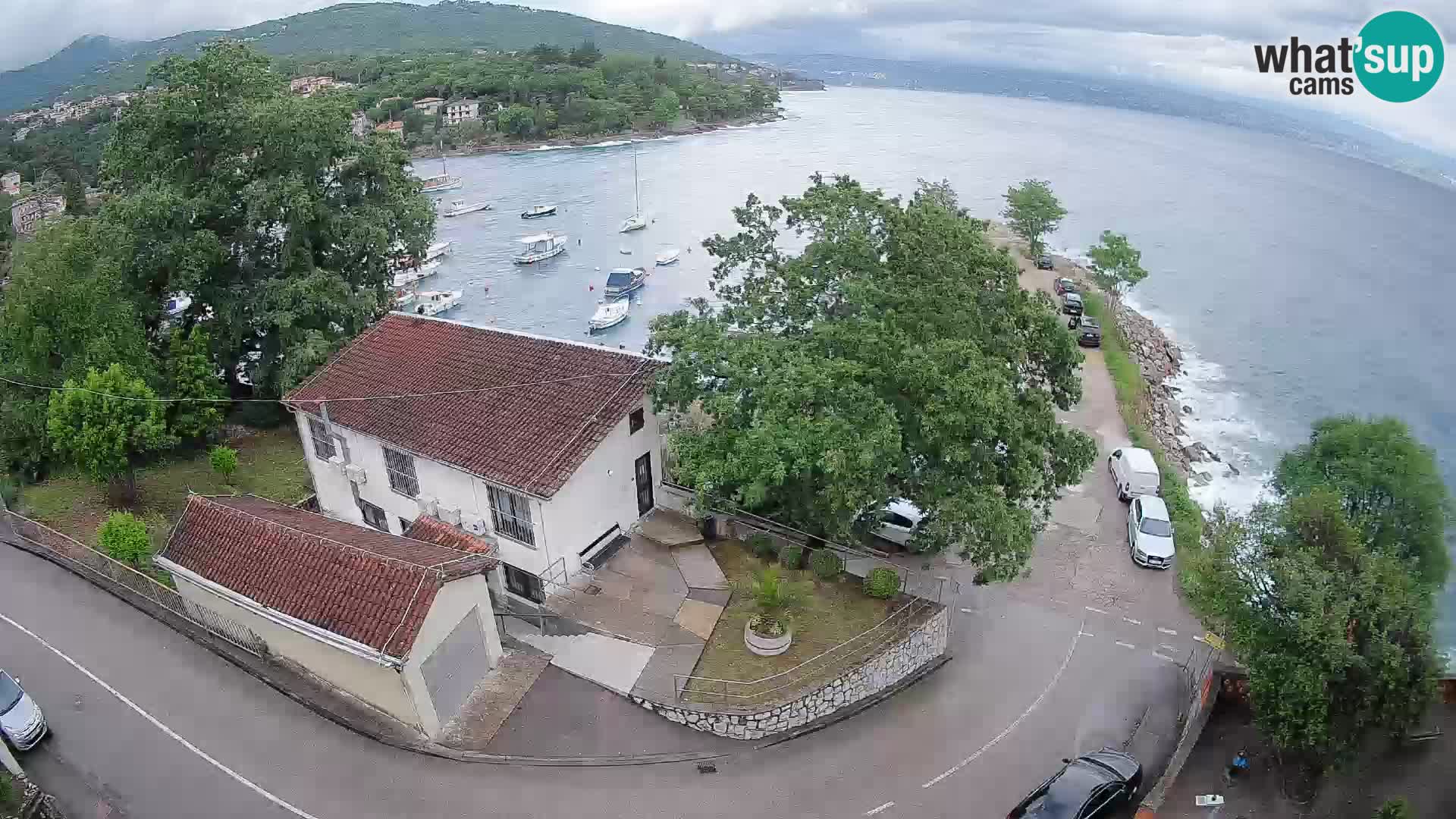 Spletna kamera pristanišče Ika – Pogled v živo na pristanišče in luči Opatije