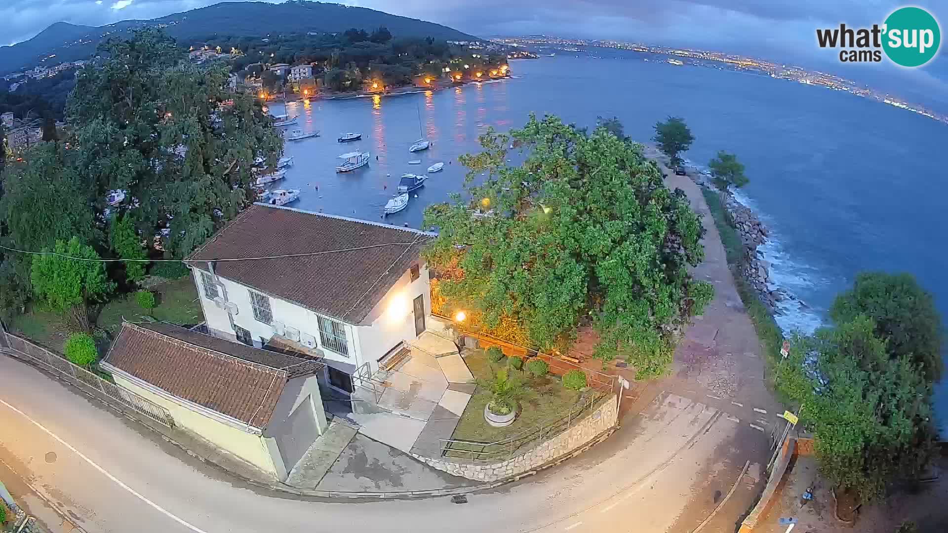 Ika Harbor Webcam – LIVE View of the Harbor and Opatija Lights