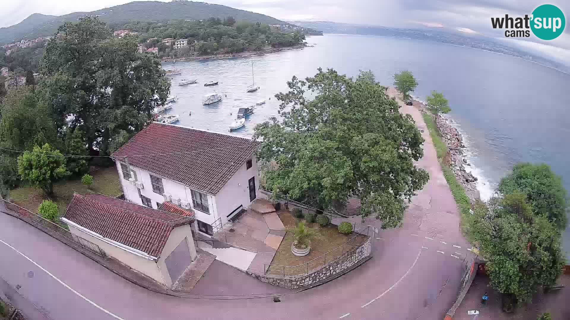 Web kamera luka Ika – Pogled uživo na luku i svjetla Opatije