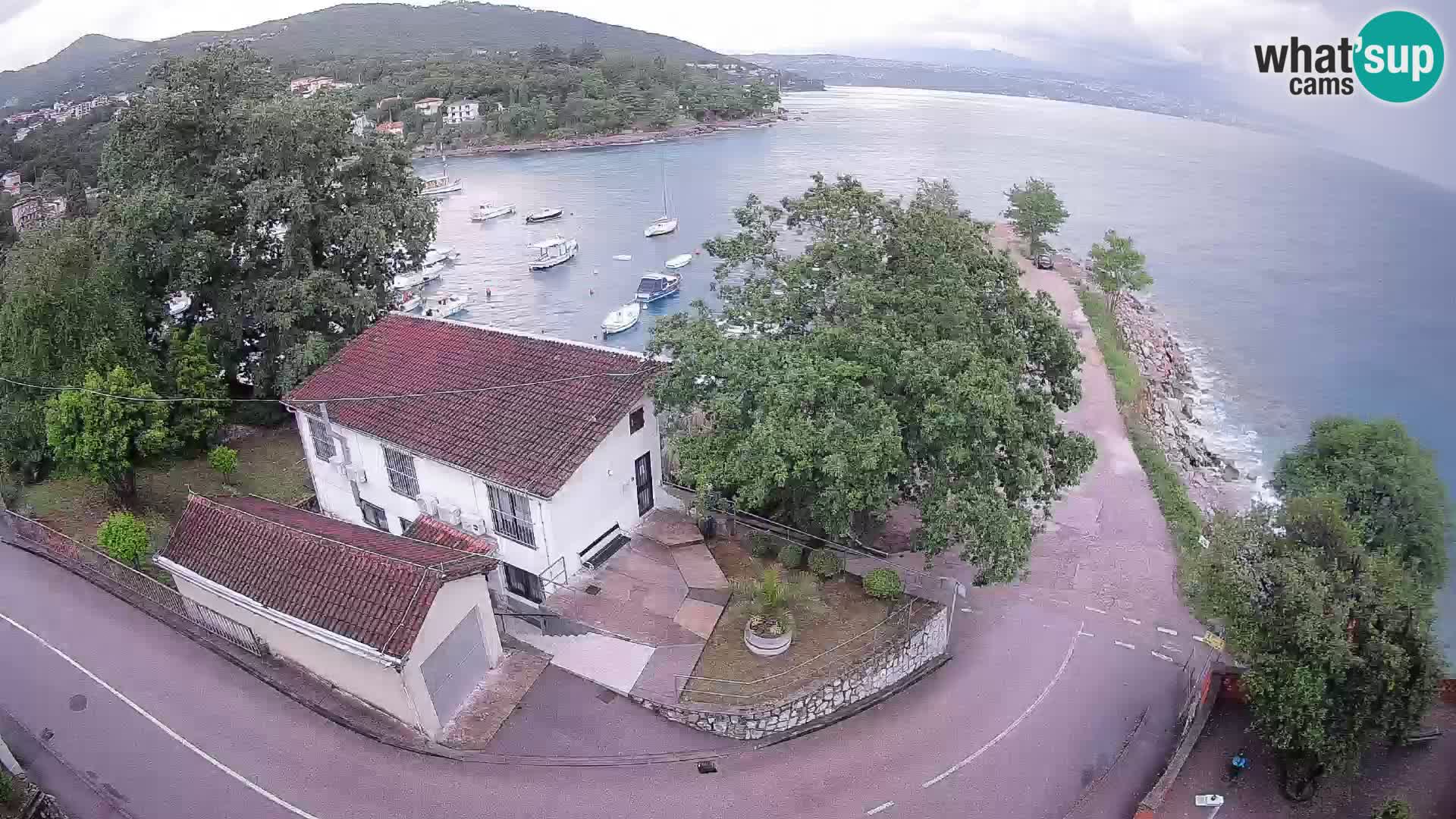 Spletna kamera pristanišče Ika – Pogled v živo na pristanišče in luči Opatije