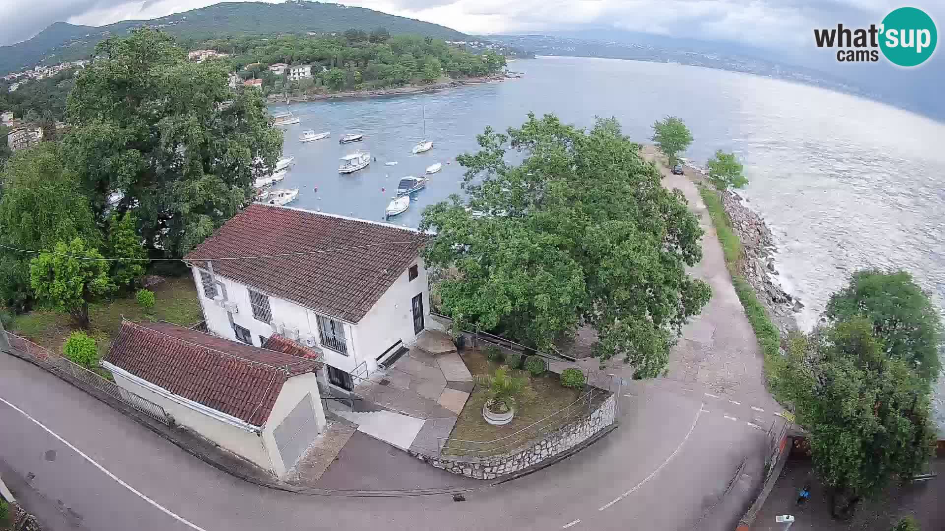 Spletna kamera pristanišče Ika – Pogled v živo na pristanišče in luči Opatije
