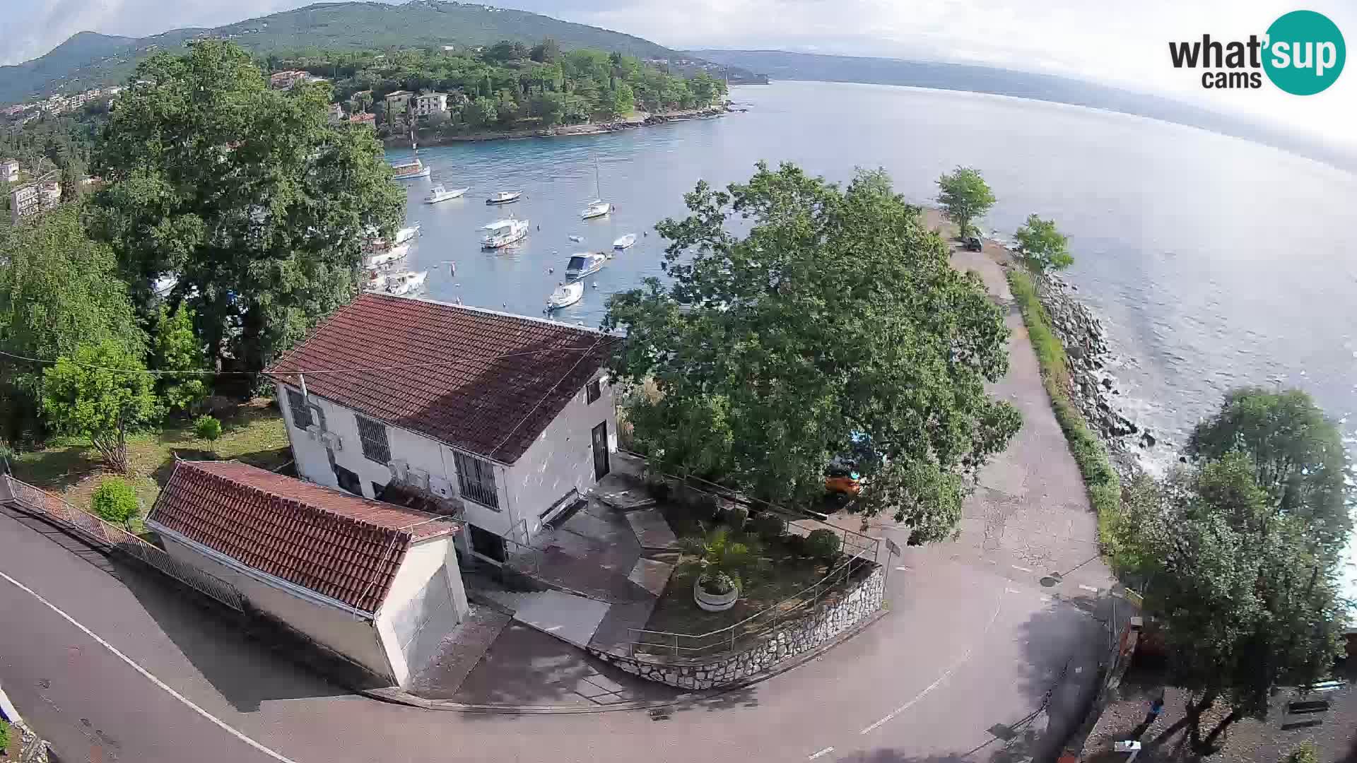 Spletna kamera pristanišče Ika – Pogled v živo na pristanišče in luči Opatije