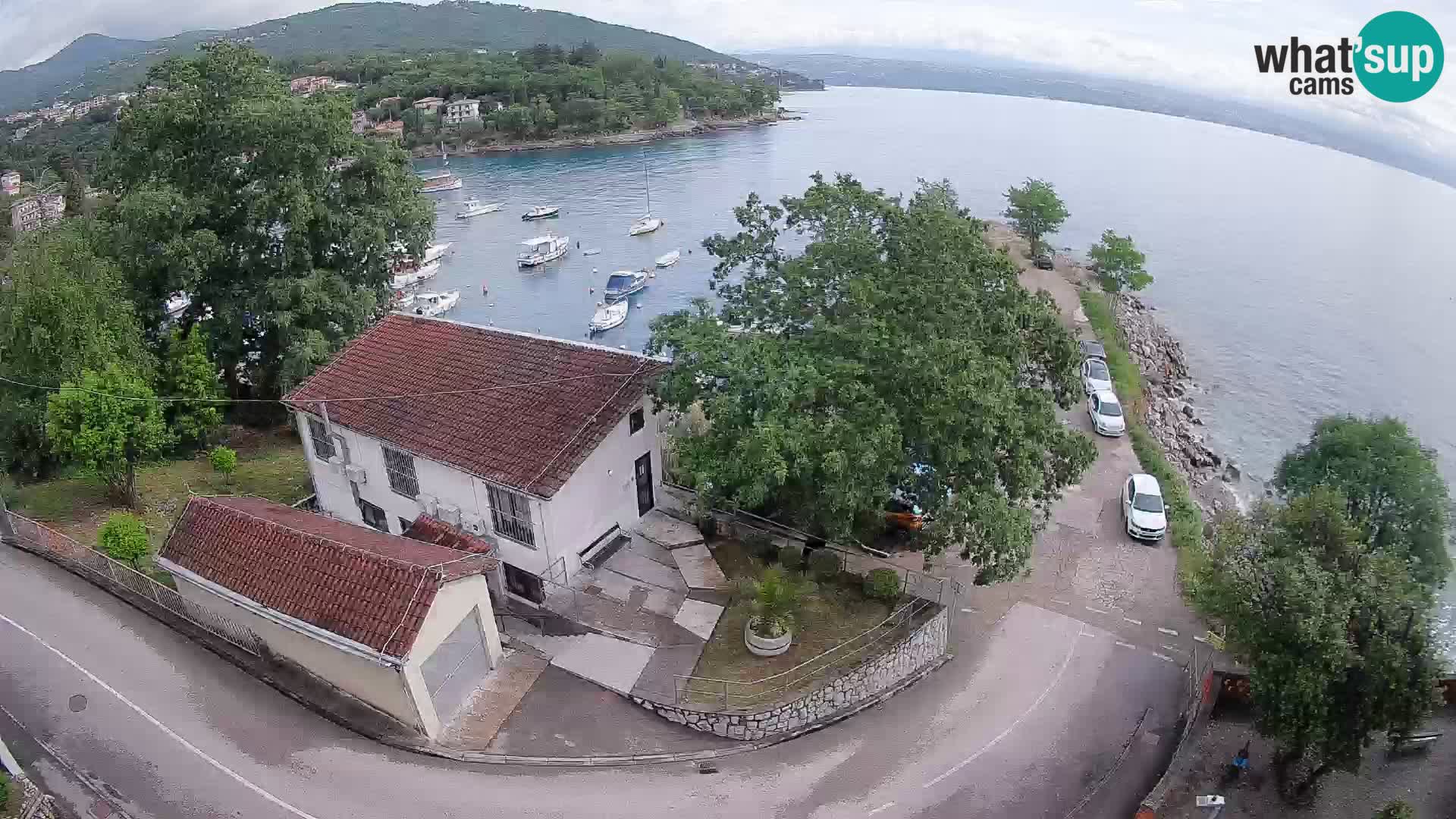 Spletna kamera pristanišče Ika – Pogled v živo na pristanišče in luči Opatije