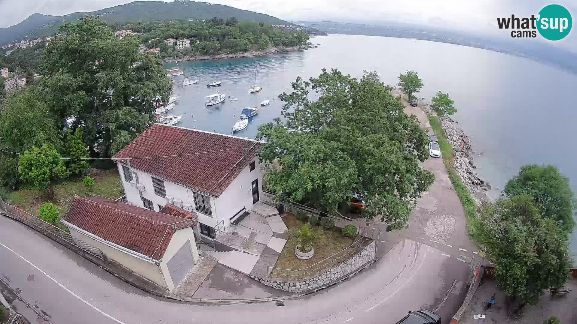 Spletna kamera pristanišče Ika – Pogled v živo na pristanišče in luči Opatije