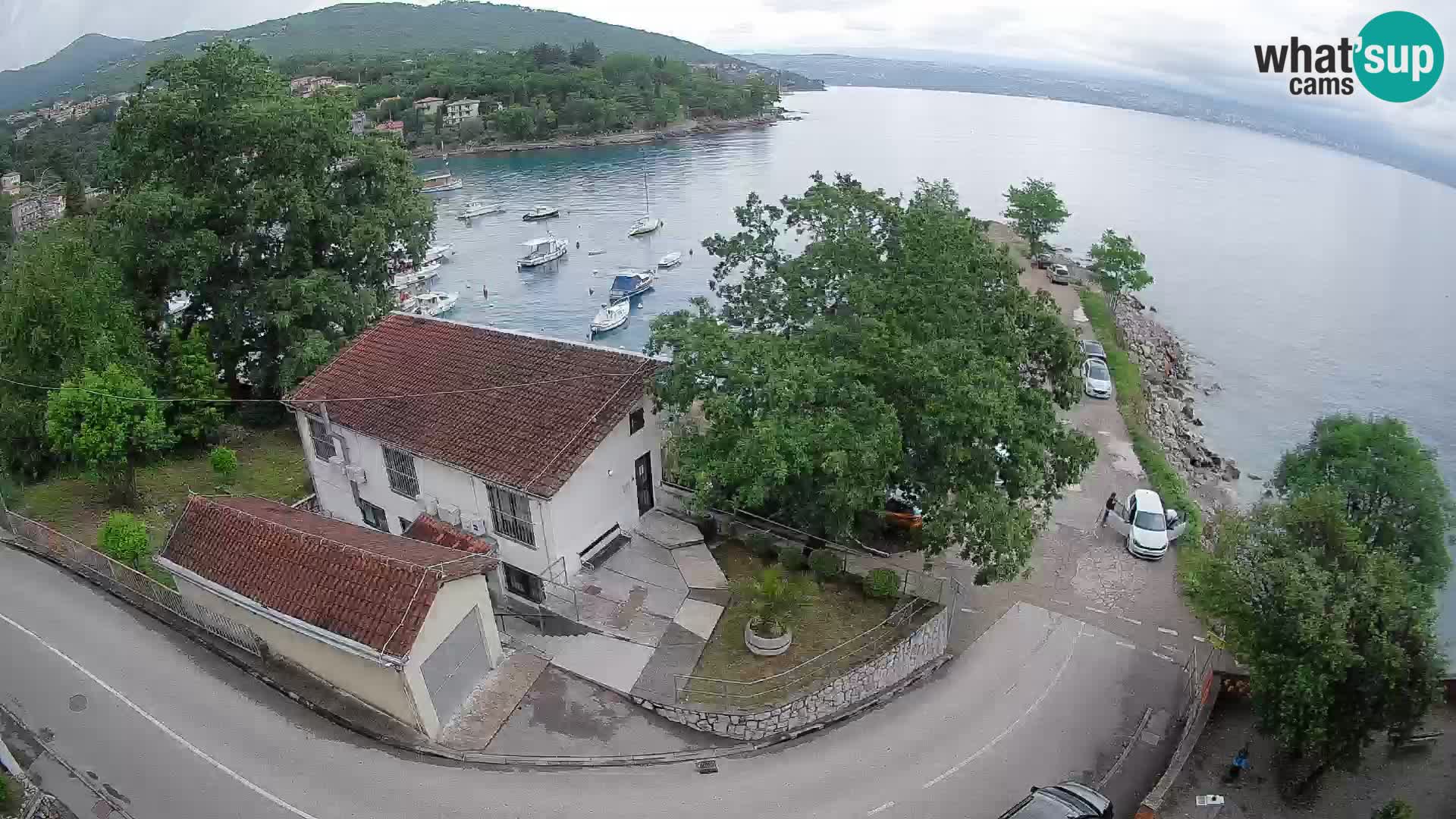 Web kamera luka Ika – Pogled uživo na luku i svjetla Opatije