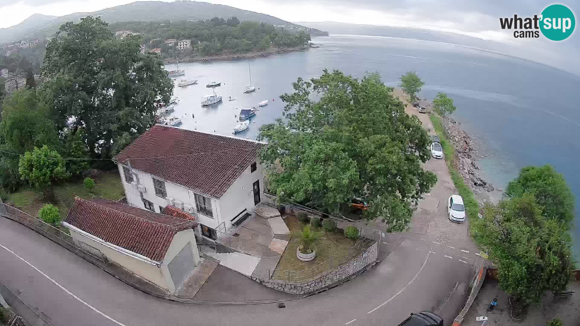 Spletna kamera pristanišče Ika – Pogled v živo na pristanišče in luči Opatije