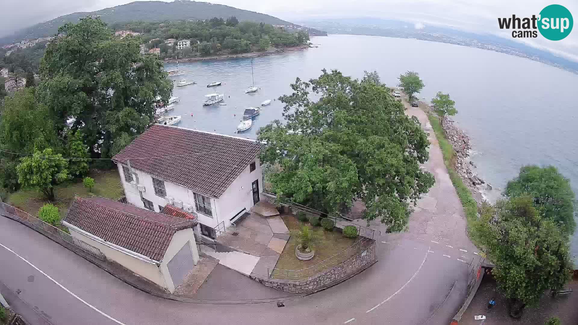 Web kamera luka Ika – Pogled uživo na luku i svjetla Opatije